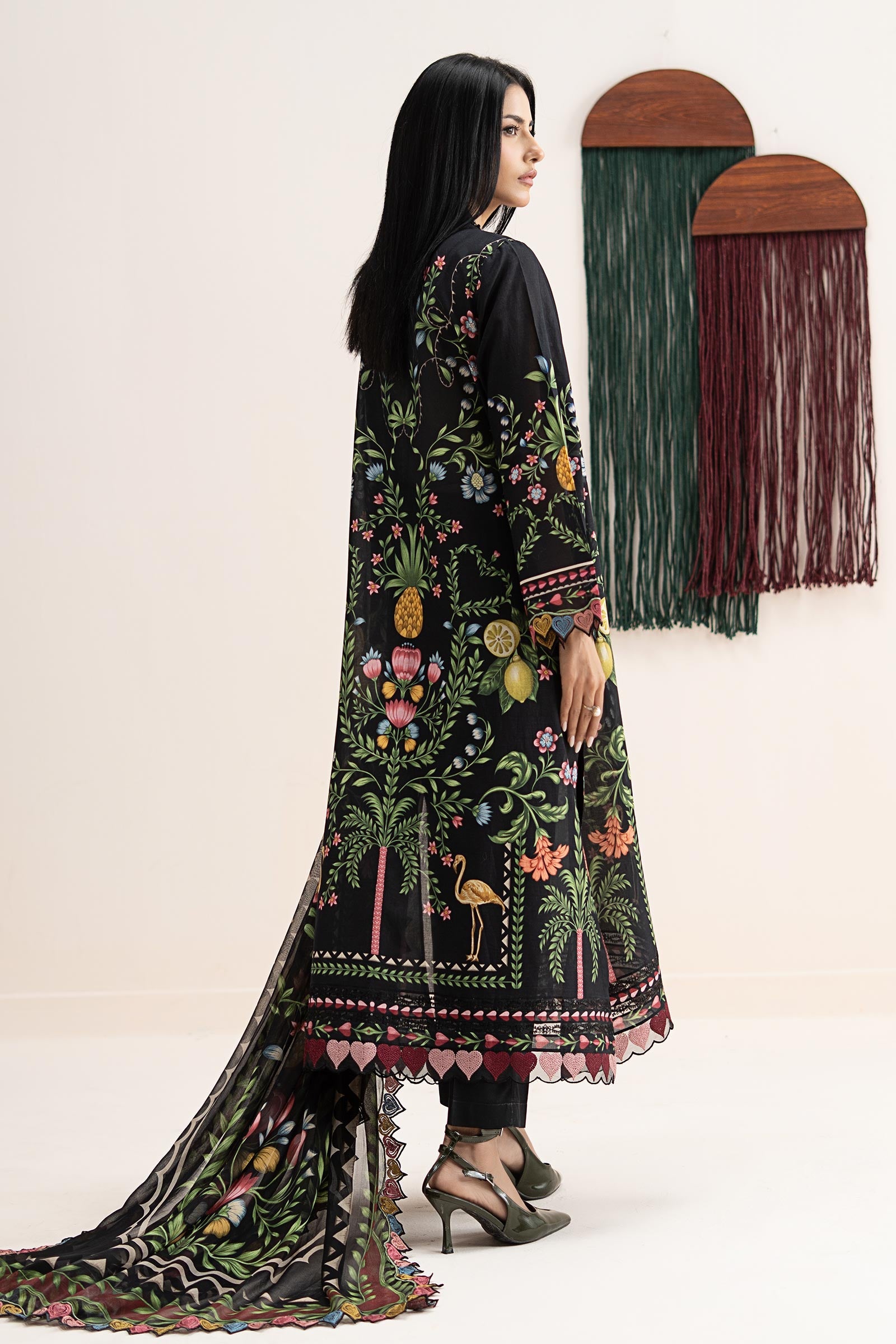 https://cdn.shopify.com/s/files/1/0620/8788/9062/files/DW_EA26_16_BLACK_Back_C.jpg?v=1781527897