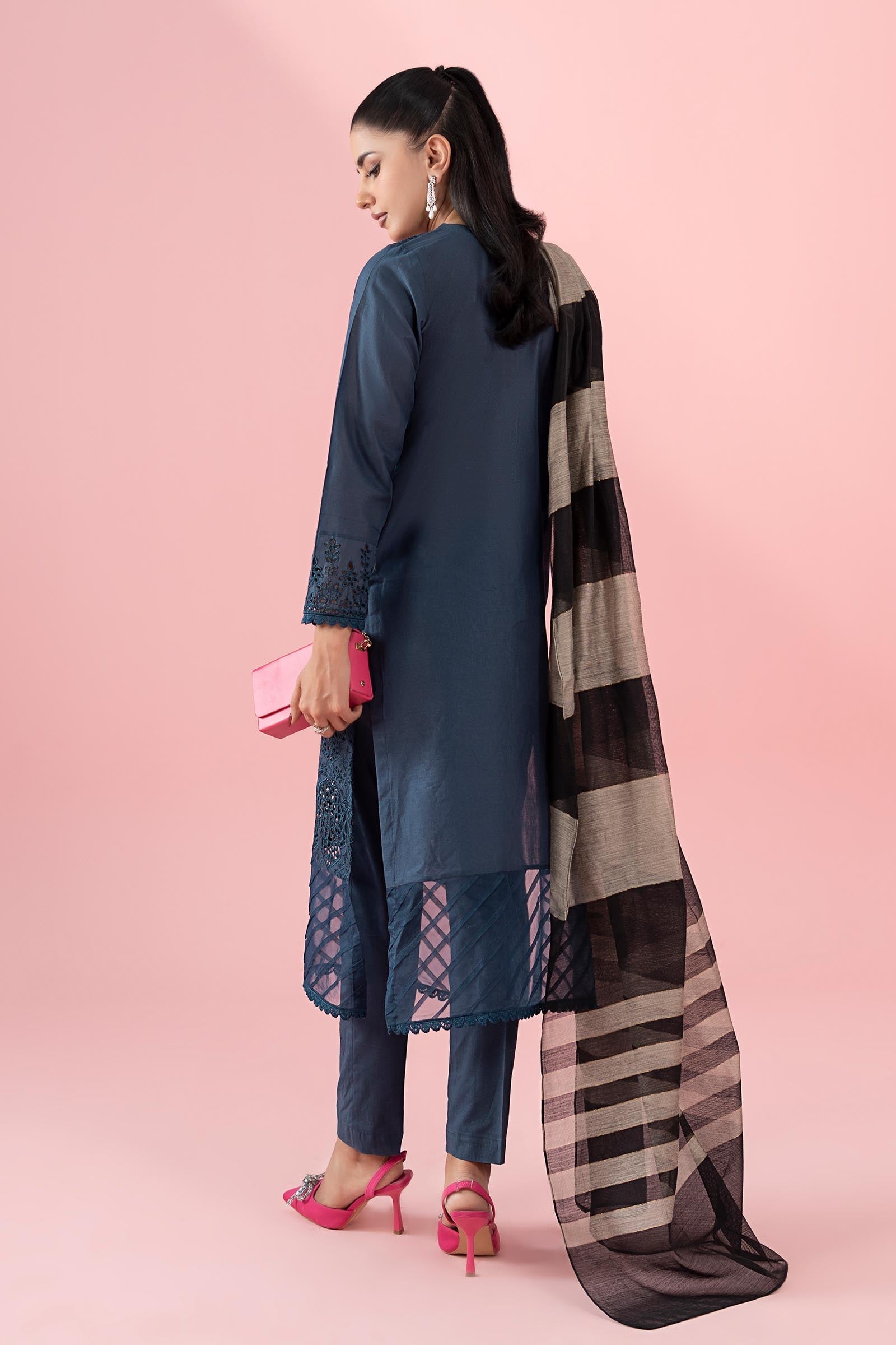 https://cdn.shopify.com/s/files/1/0620/8788/9062/files/DW_EF_22_41_Blue_Back_C.jpg?v=1768896559