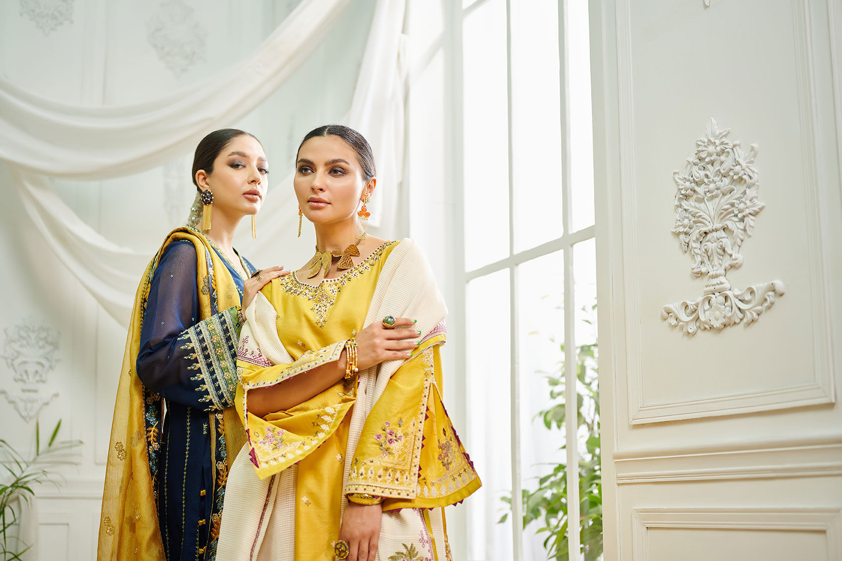 https://cdn.shopify.com/s/files/1/0587/3080/7460/products/Dhanak-luxury-_-signature18823.jpg?v=1736415423