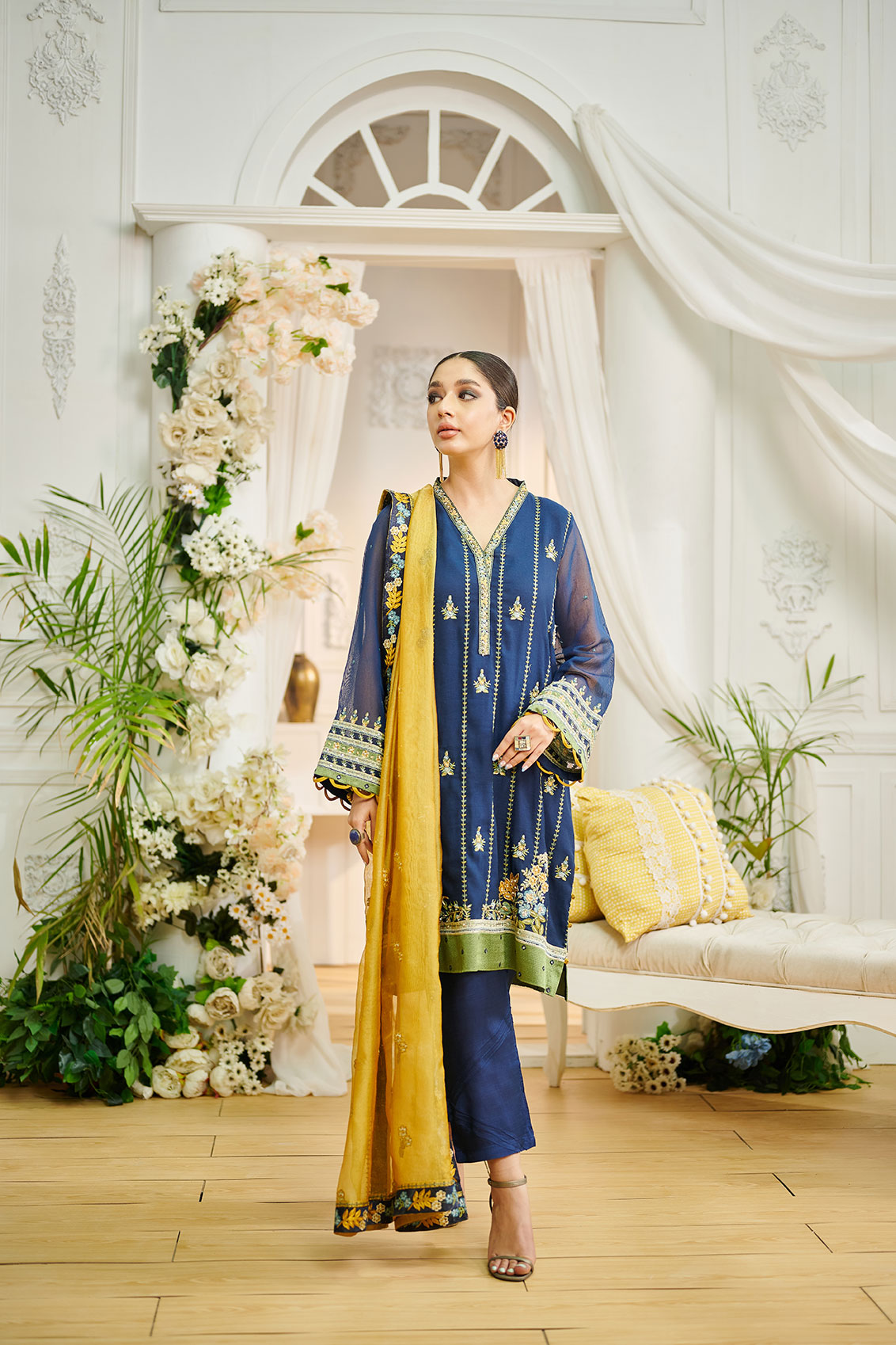 https://cdn.shopify.com/s/files/1/0587/3080/7460/products/Dhanak-luxury-_-signature18827.jpg?v=1736415423
