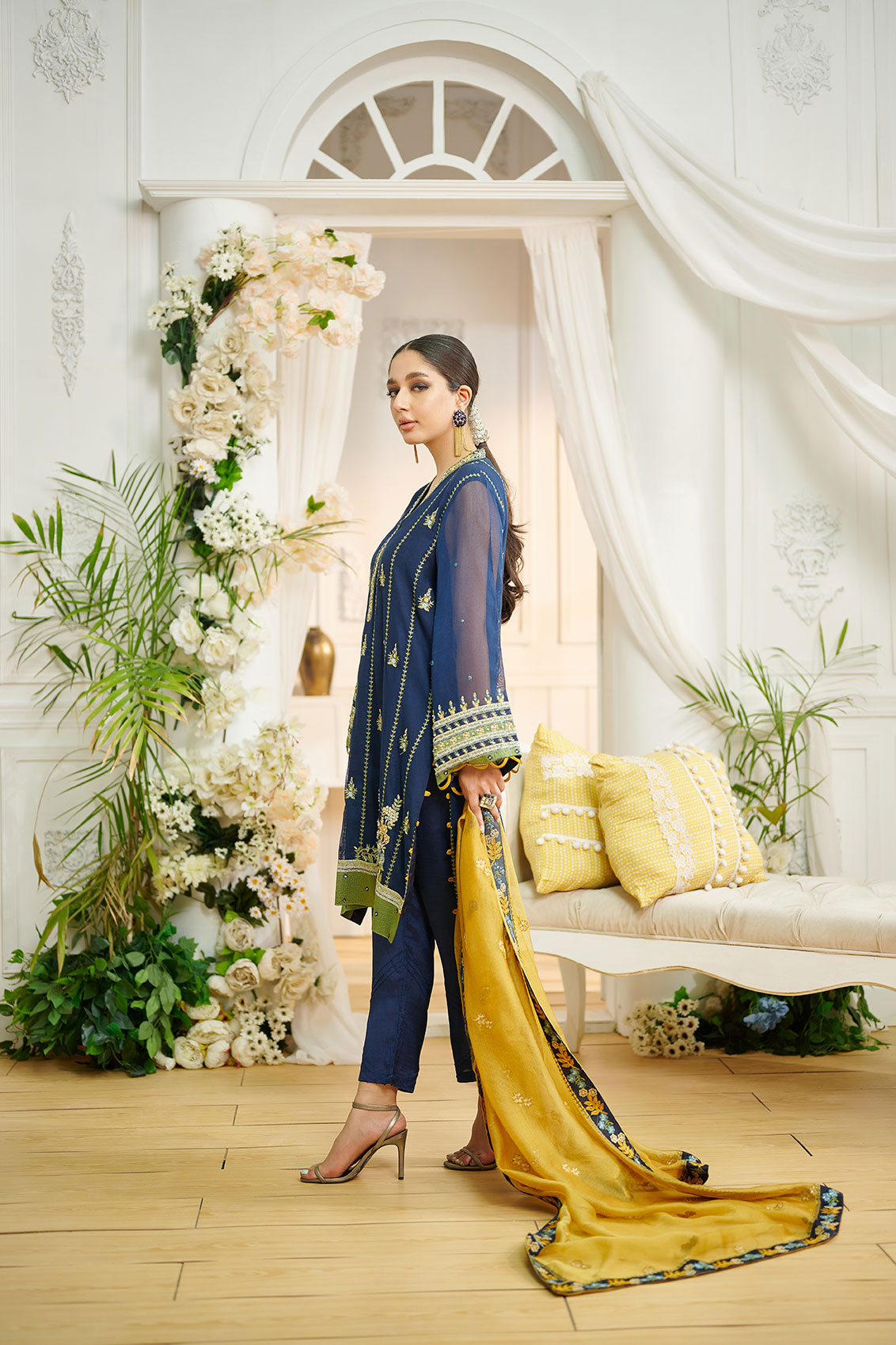 https://cdn.shopify.com/s/files/1/0587/3080/7460/products/Dhanak-luxury-_-signature18834.jpg?v=1736415423
