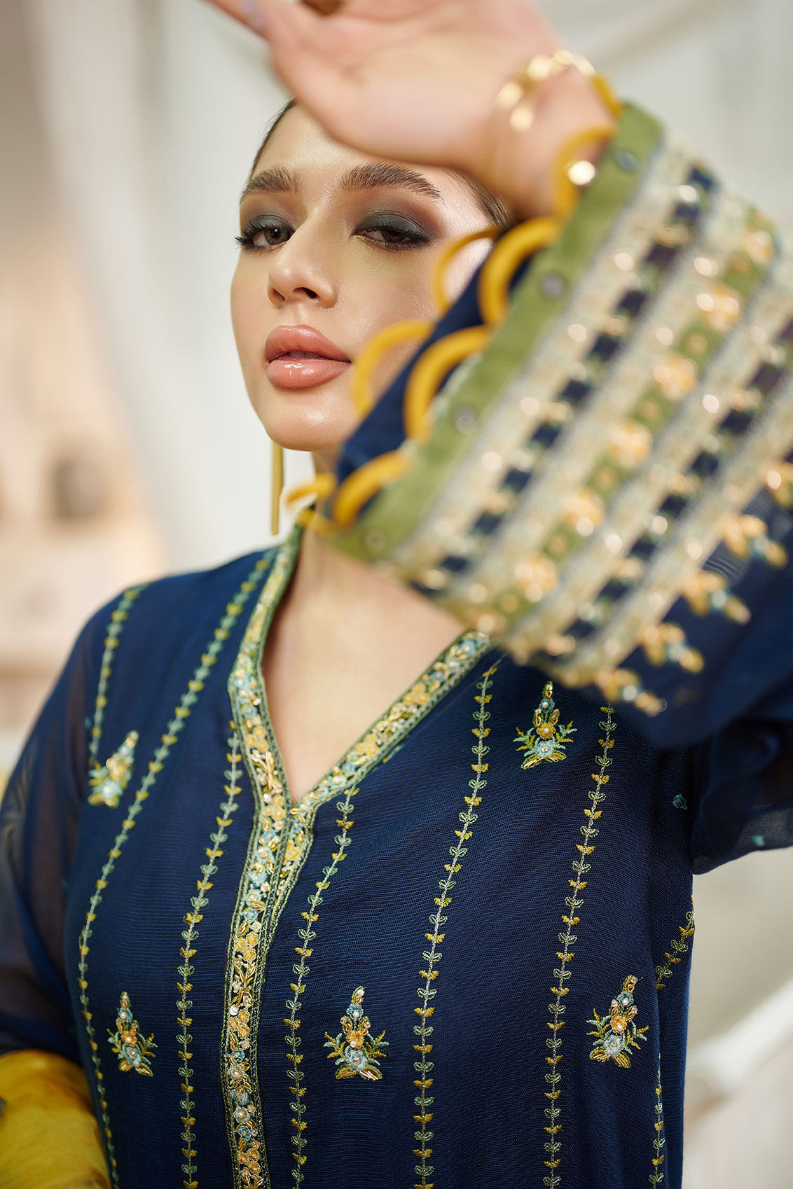 https://cdn.shopify.com/s/files/1/0587/3080/7460/products/Dhanak-luxury-_-signature18867.jpg?v=1736415423