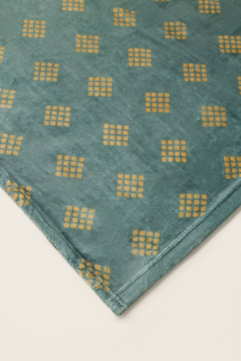 Diamond Single Ply Fleece Throw
