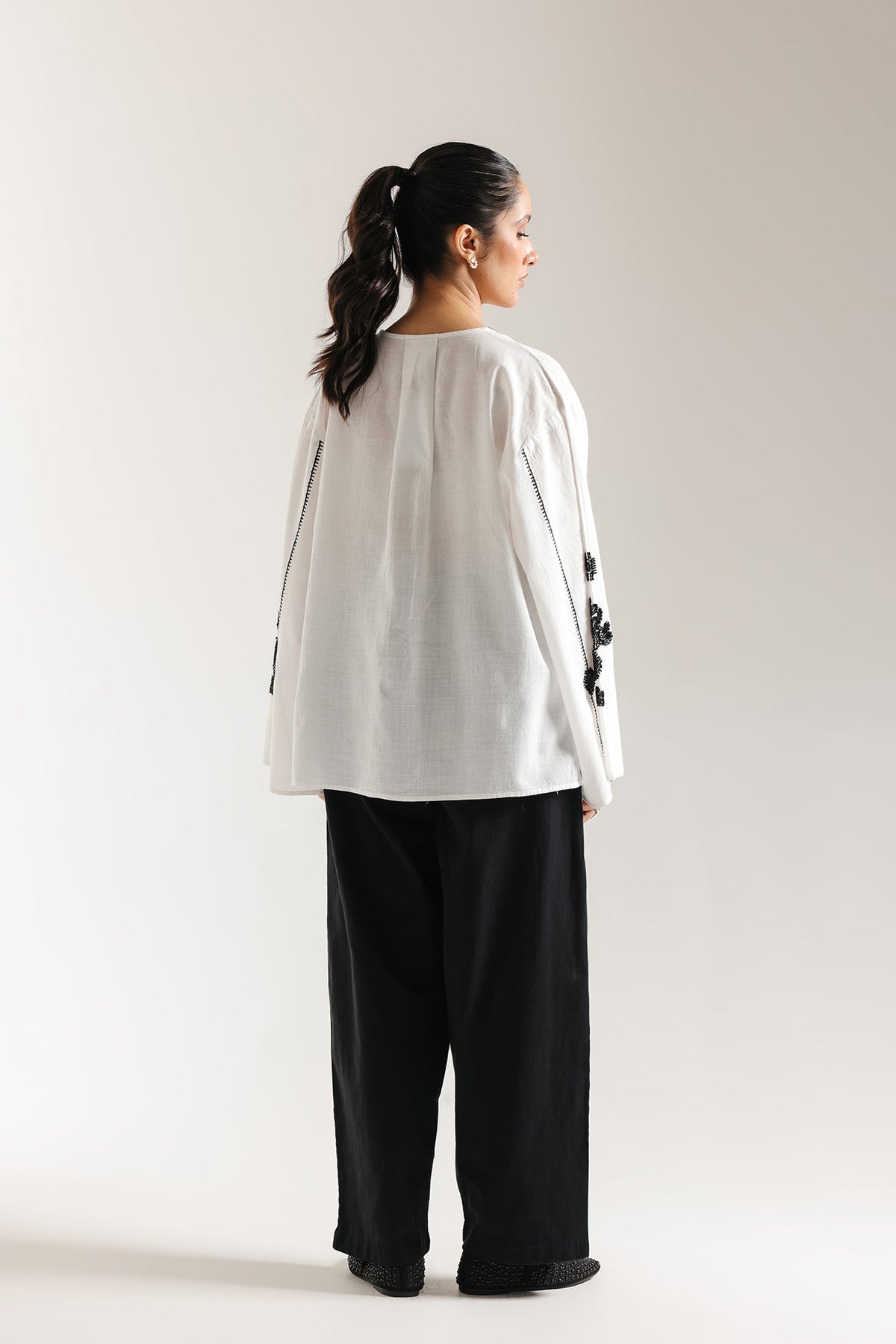 EMBROIDERED TOP (E0523/101/002)