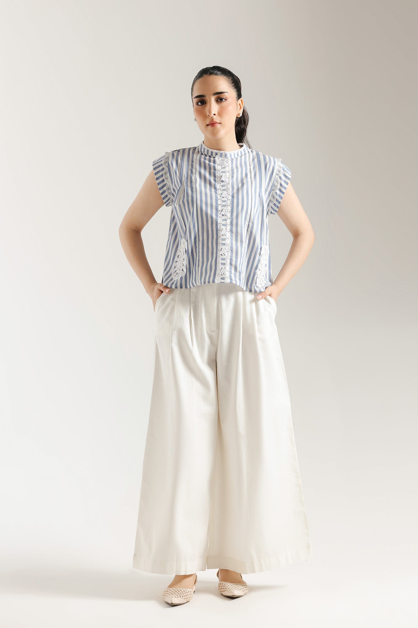 EMBROIDERED TOP (E0529/101/630)