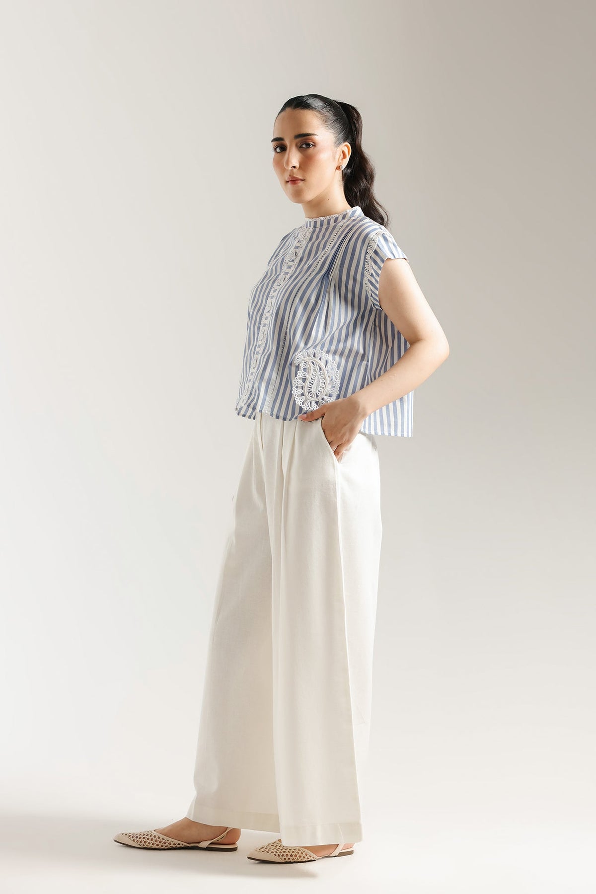 EMBROIDERED TOP (E0529/101/630)