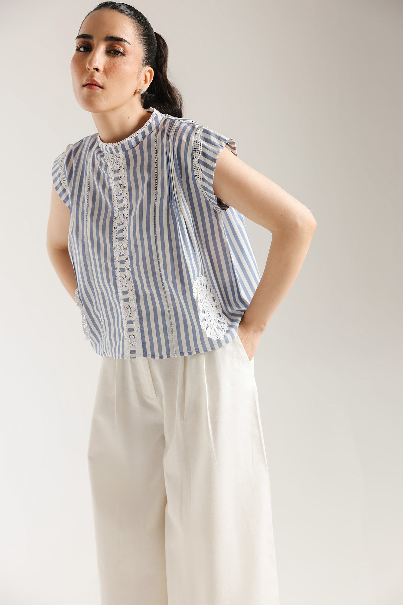 EMBROIDERED TOP (E0529/101/630)