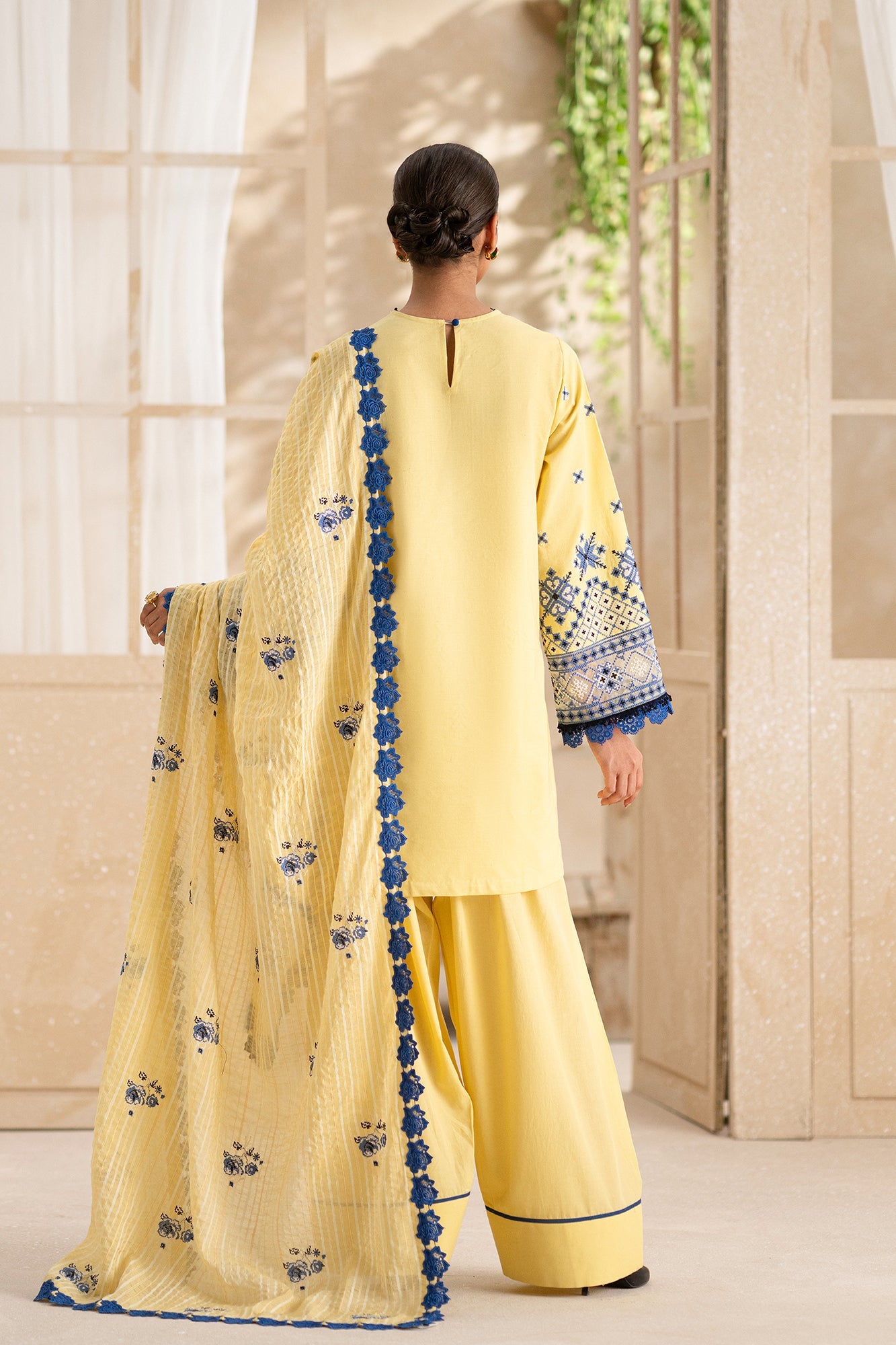 EMBROIDERED LAWN SUIT (E0545/203/110)