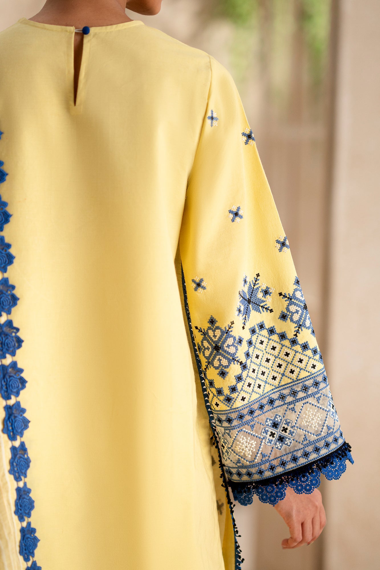 EMBROIDERED LAWN SUIT (E0545/203/110)