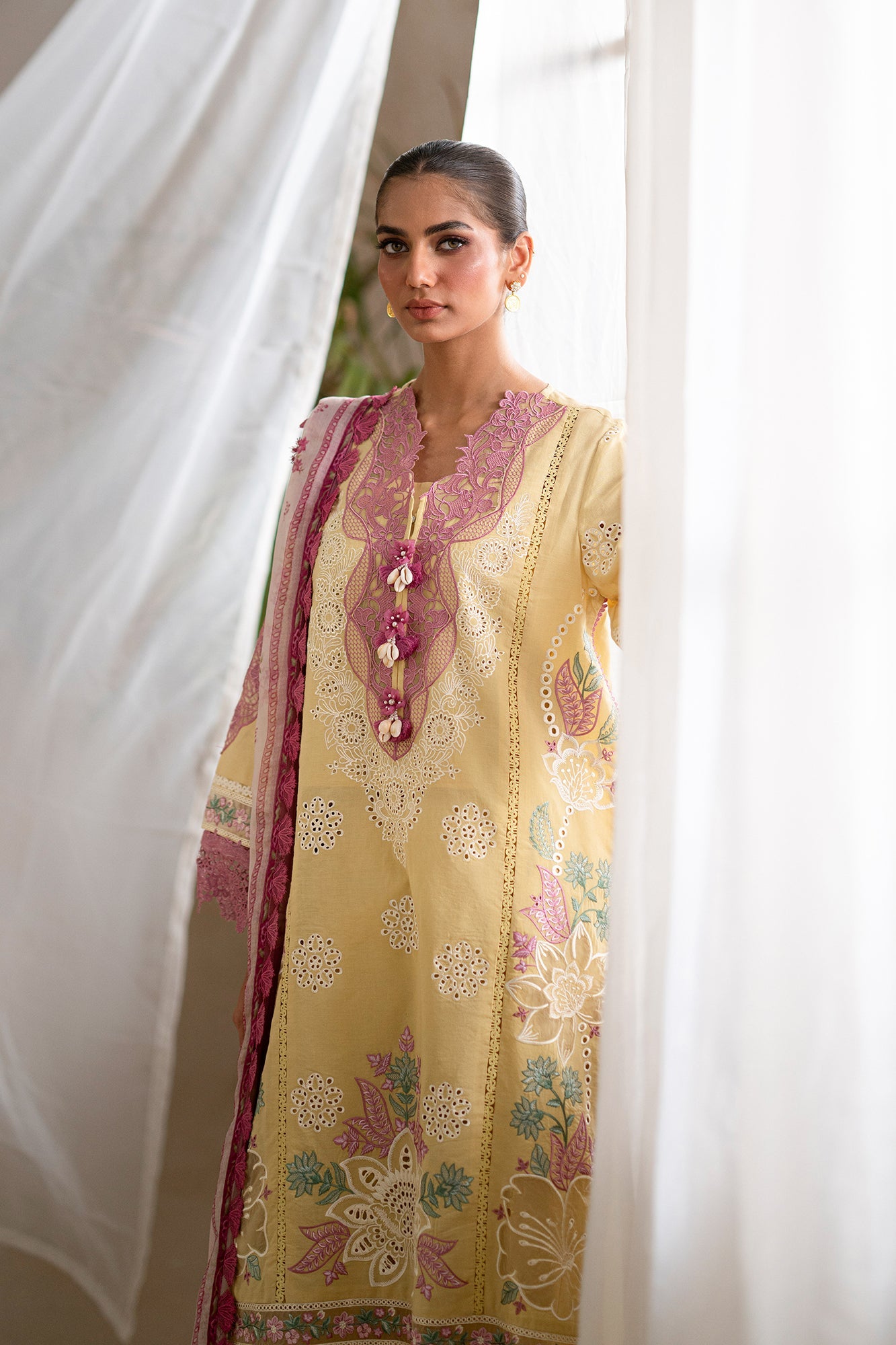 EMBROIDERED LAWN SUIT (E0546/203/110)
