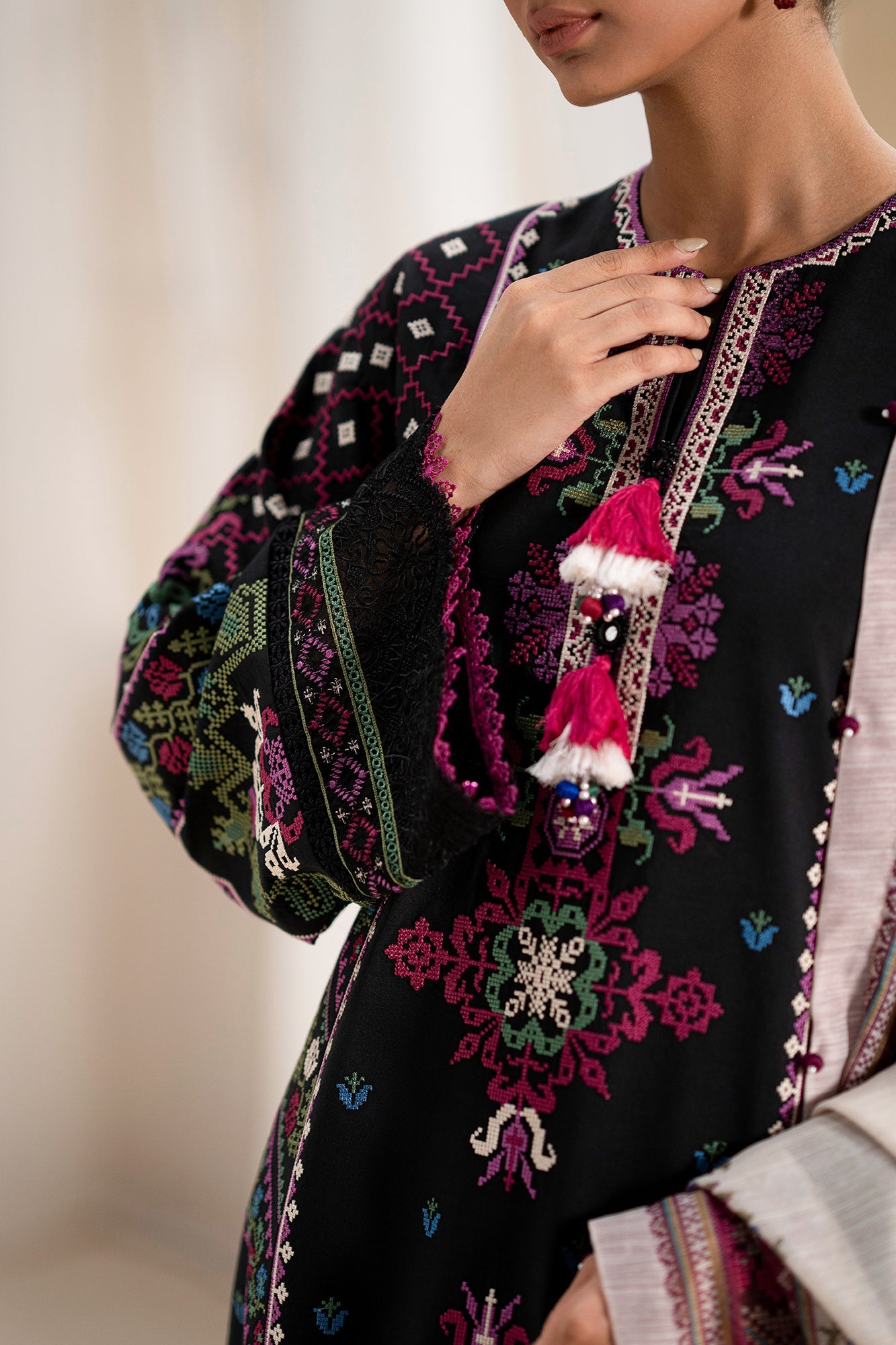 EMBROIDERED LAWN SUIT (E0549/203/902)