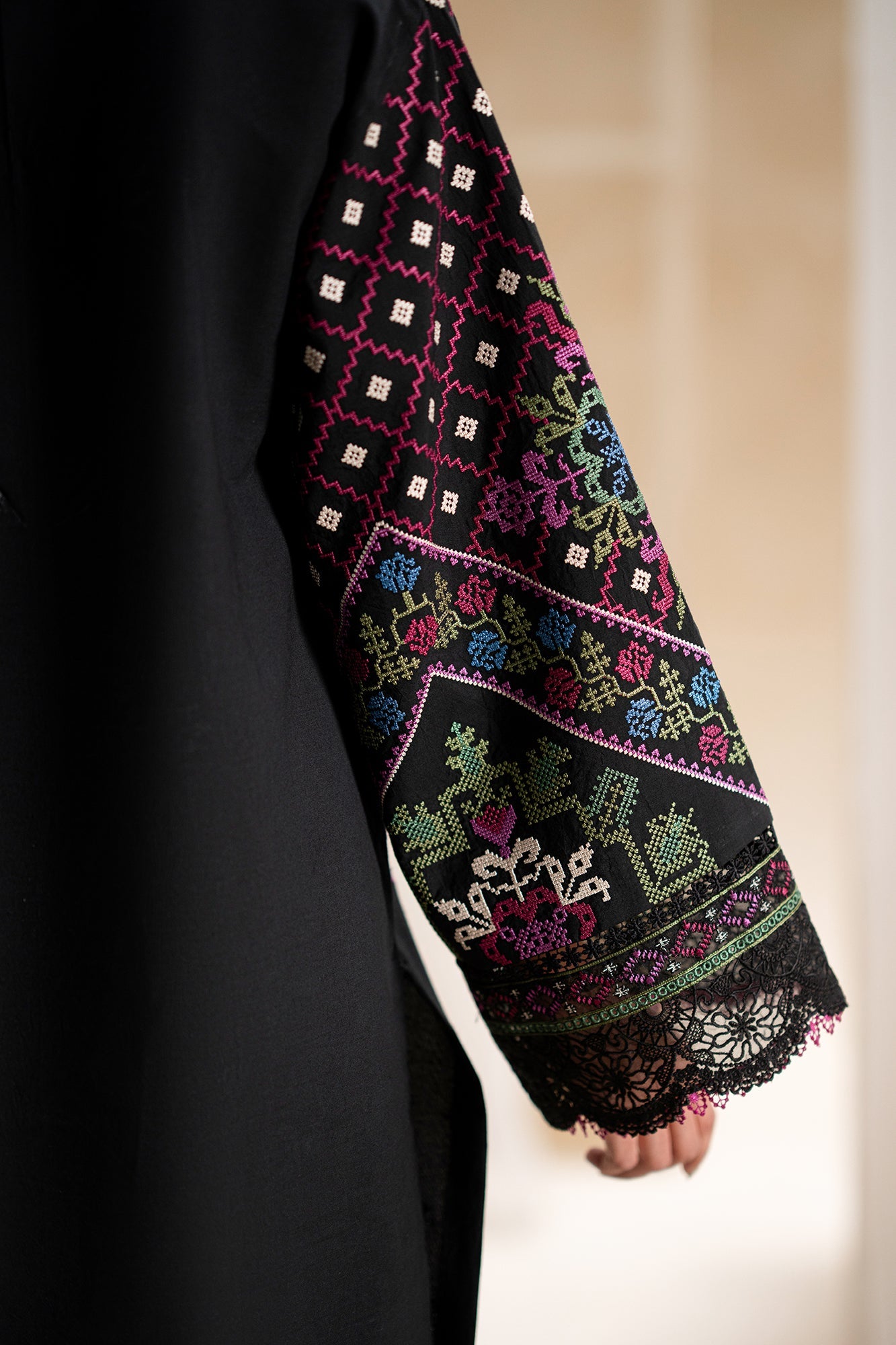 EMBROIDERED LAWN SUIT (E0549/203/902)