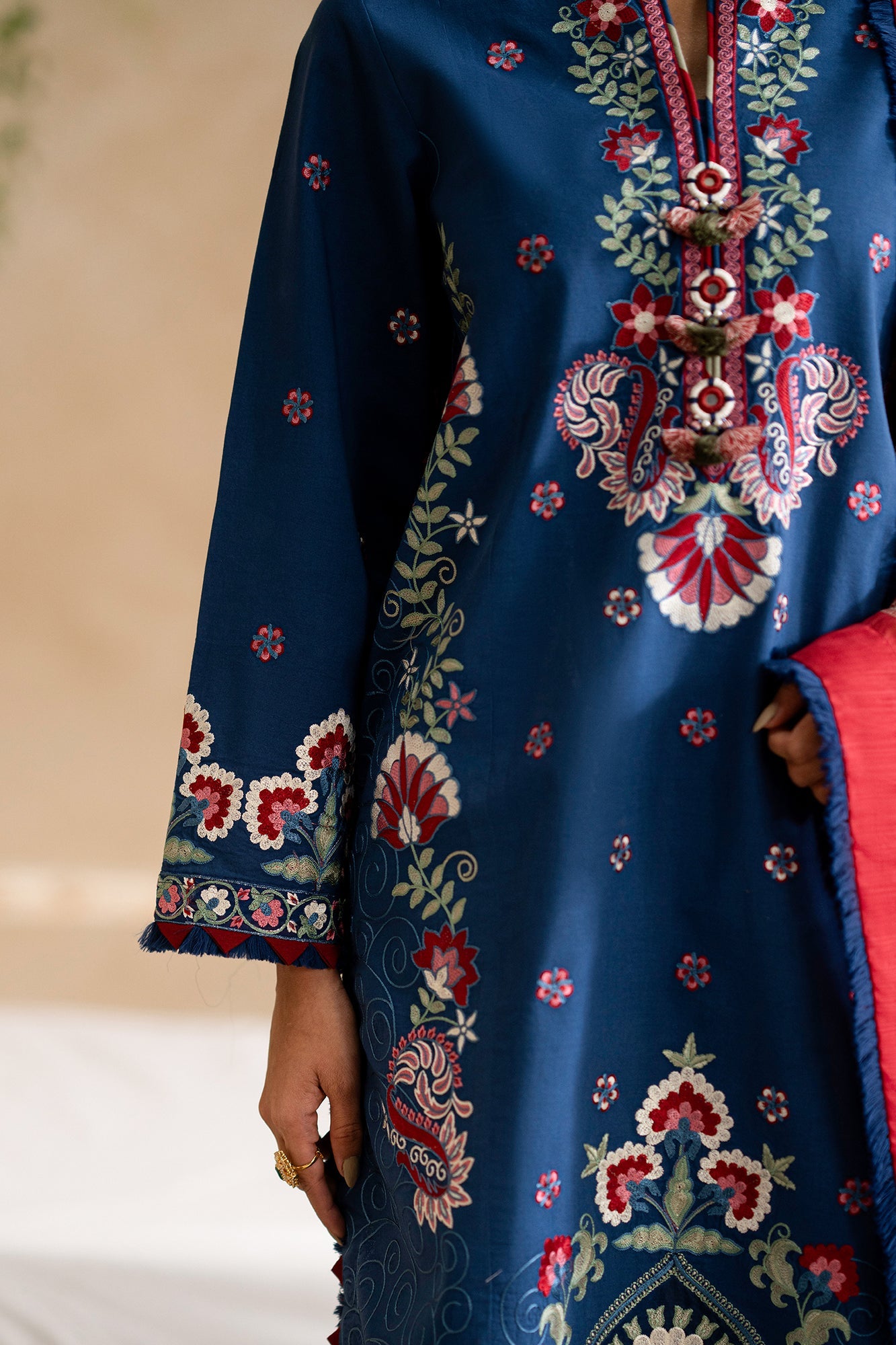 EMBROIDERED LAWN SUIT (E0550/203/622)