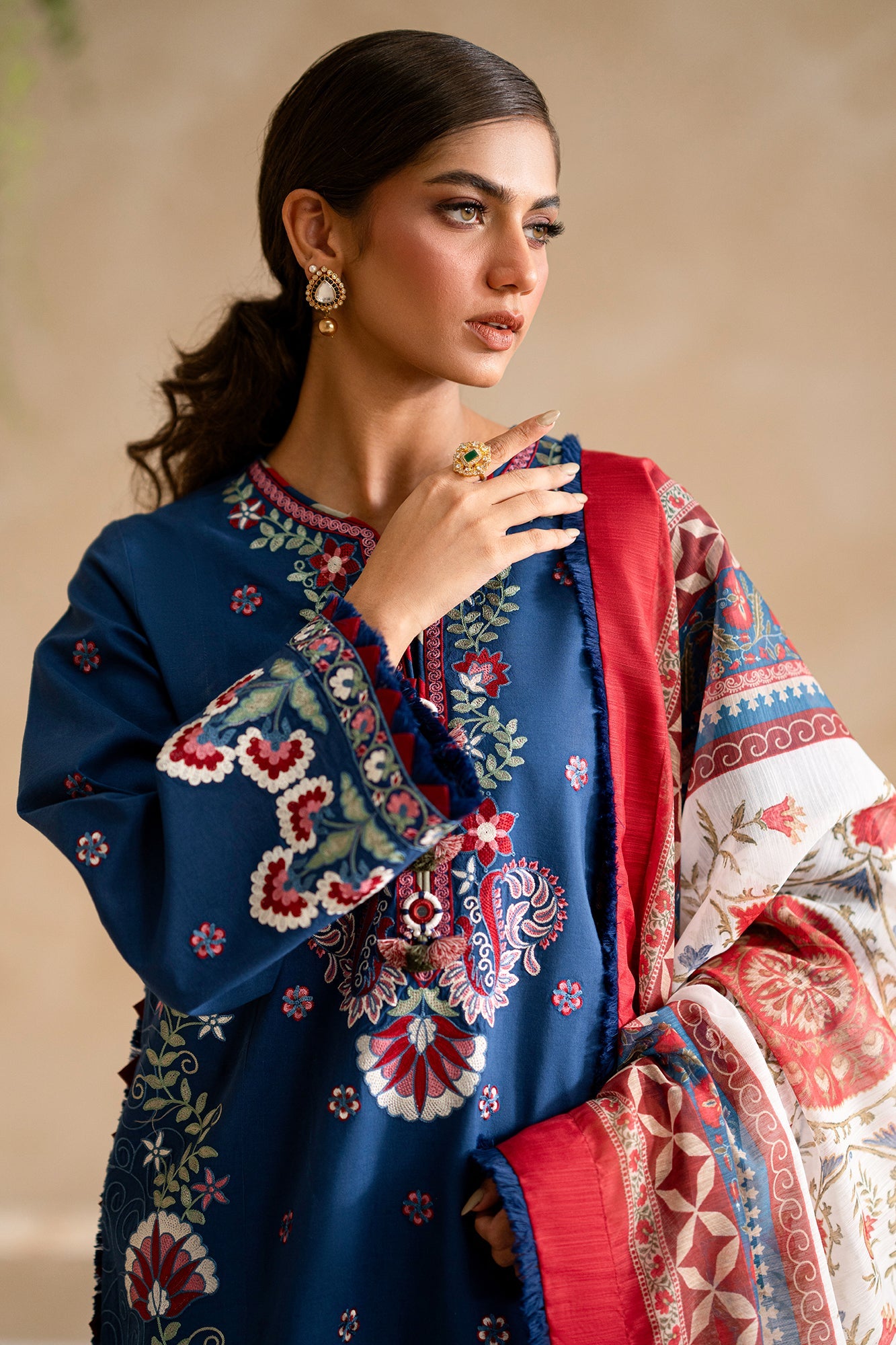 EMBROIDERED LAWN SUIT (E0550/203/622)