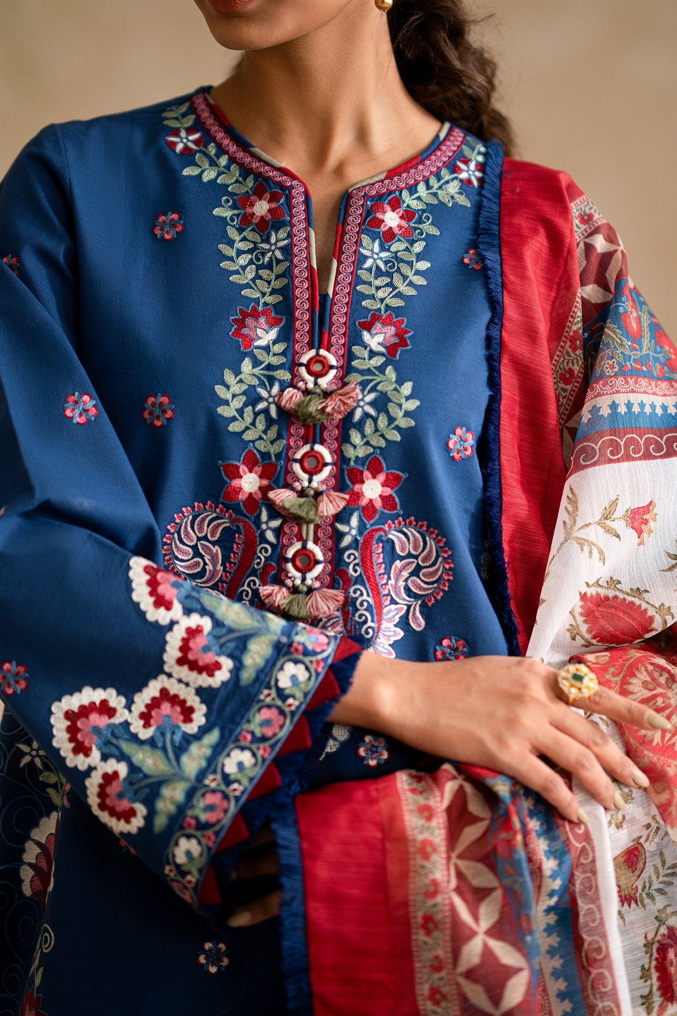 EMBROIDERED LAWN SUIT (E0550/203/622)