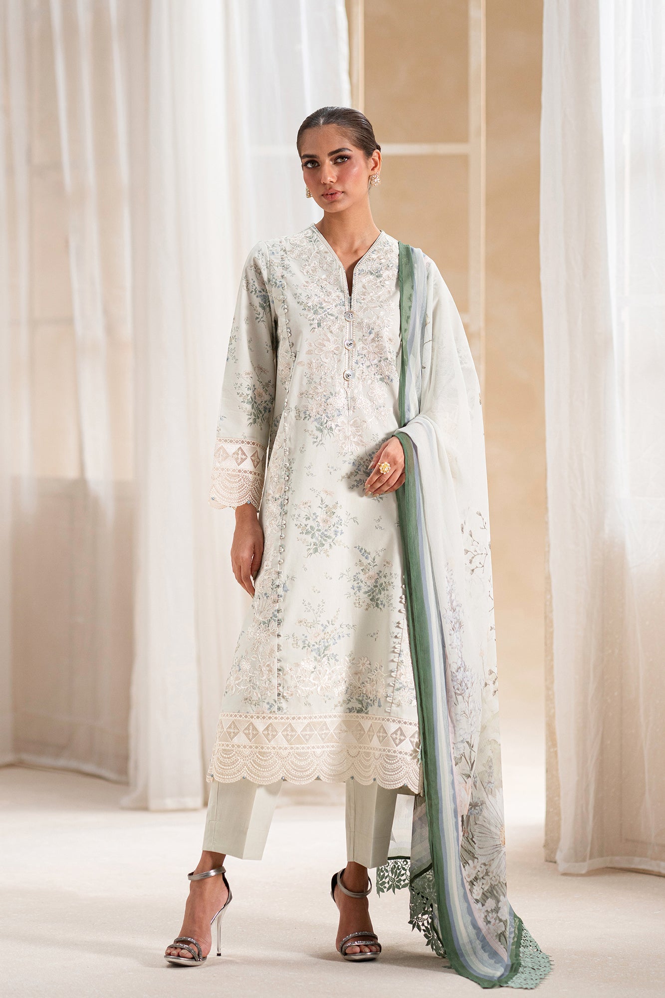 EMBROIDERED LAWN SUIT (E0553/203/708)