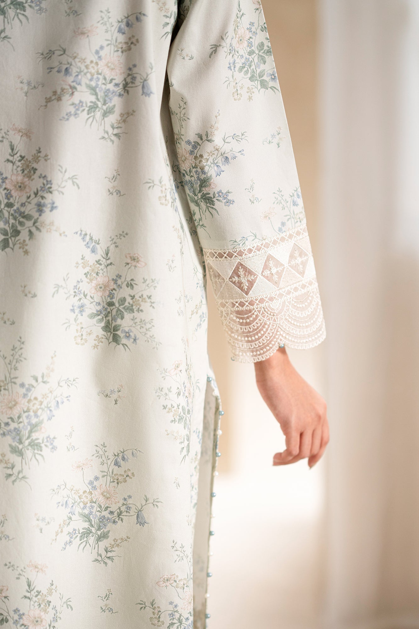EMBROIDERED LAWN SUIT (E0553/203/708)