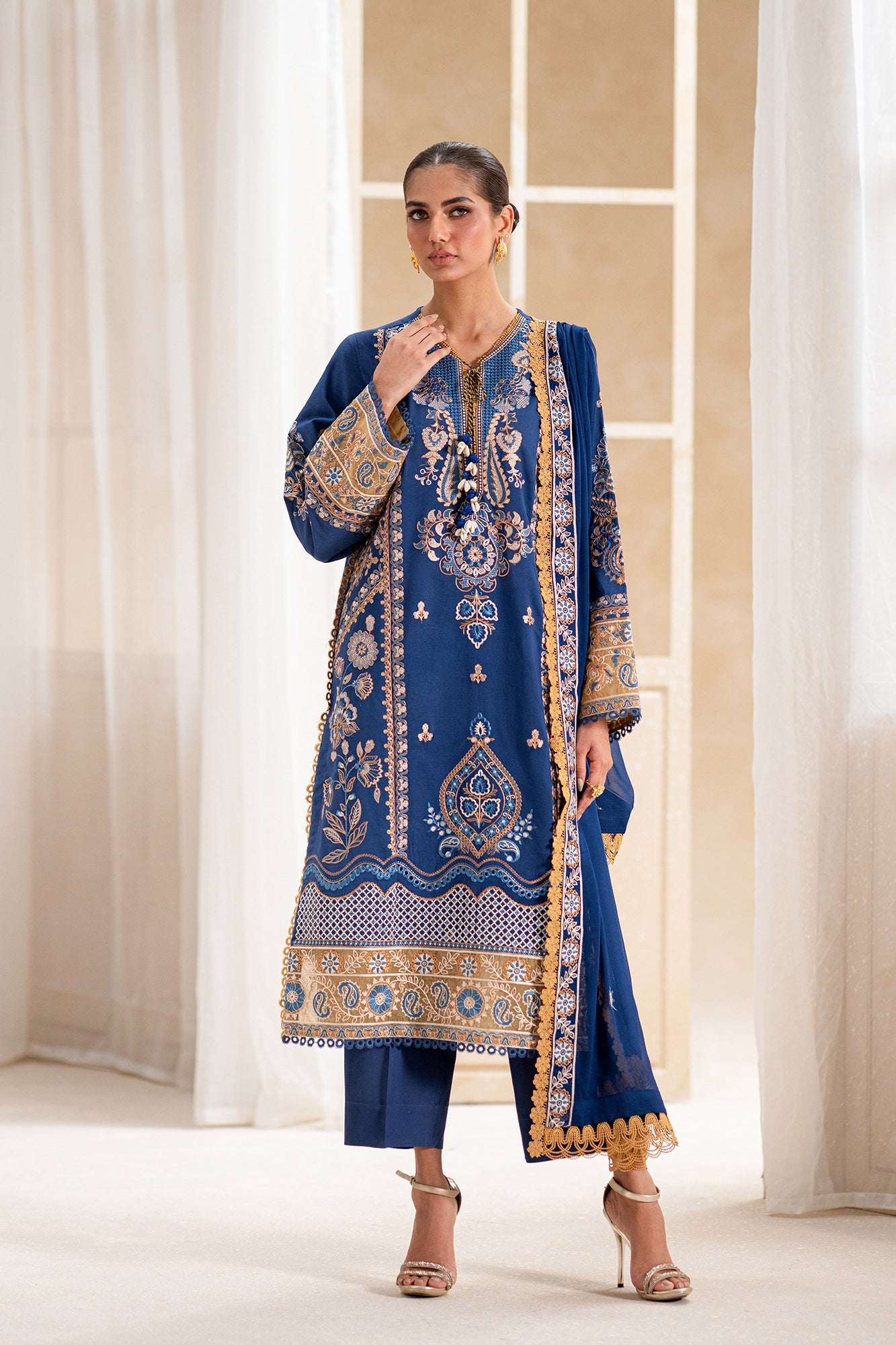 EMBROIDERED LAWN SUIT (E0556/203/619)