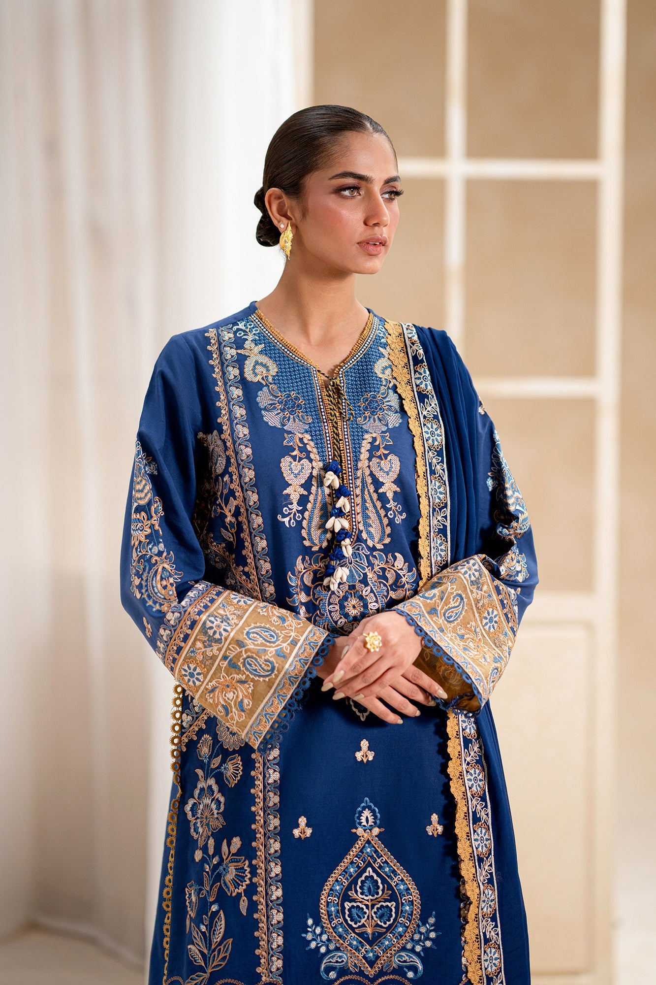 EMBROIDERED LAWN SUIT (E0556/203/619)