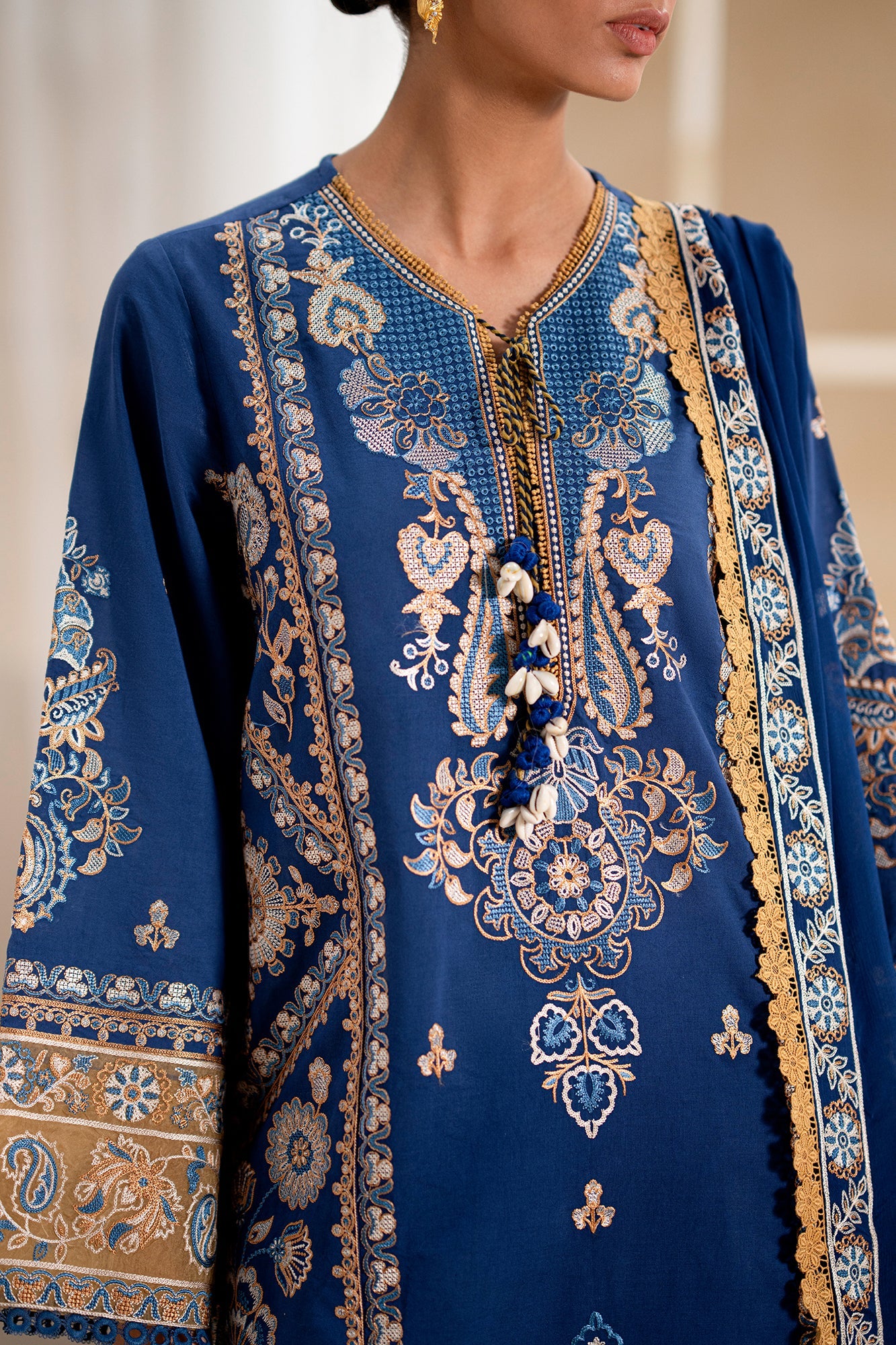 EMBROIDERED LAWN SUIT (E0556/203/619)