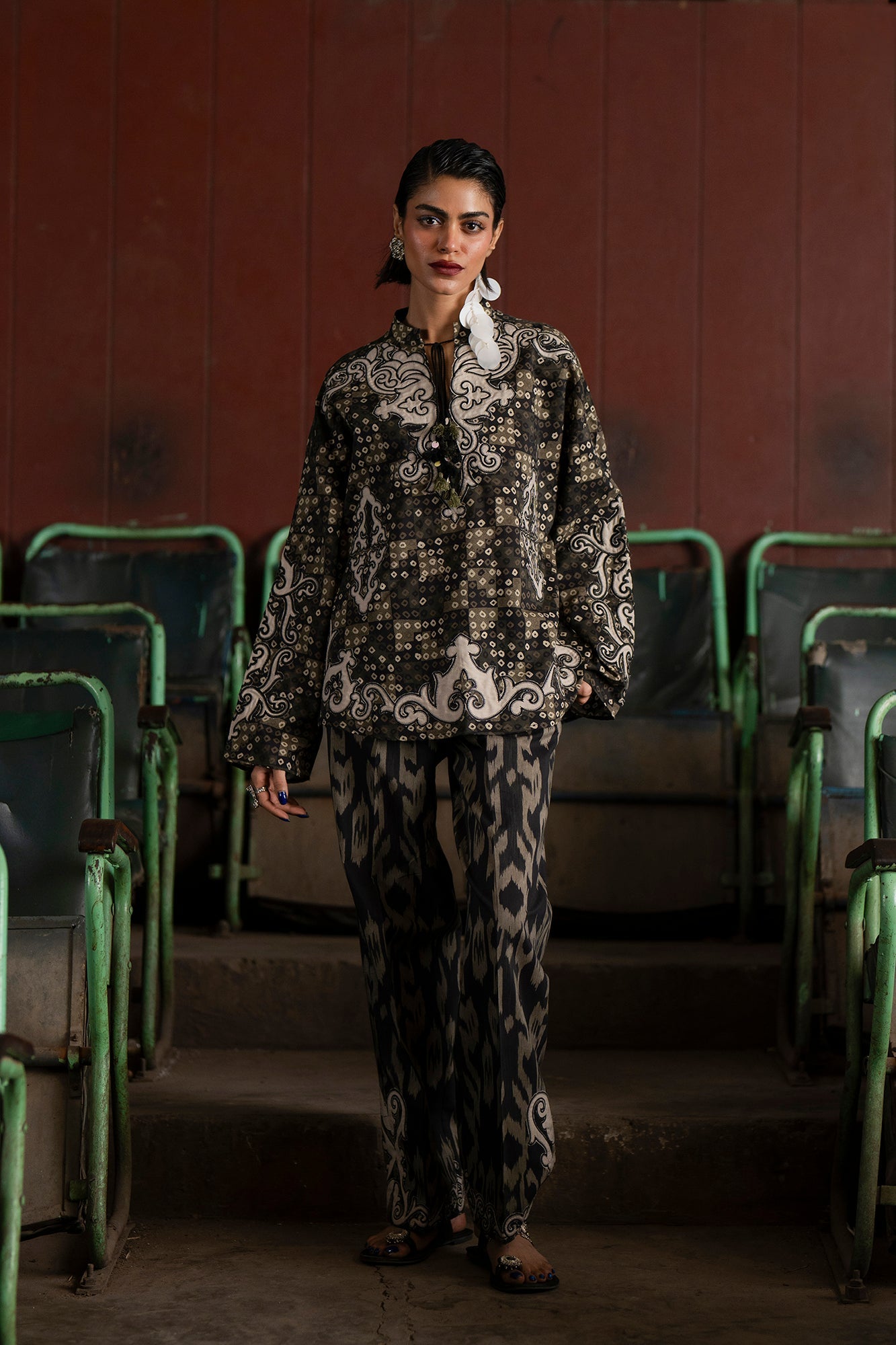 EMBROIDERED SUIT (E0602/119/901)