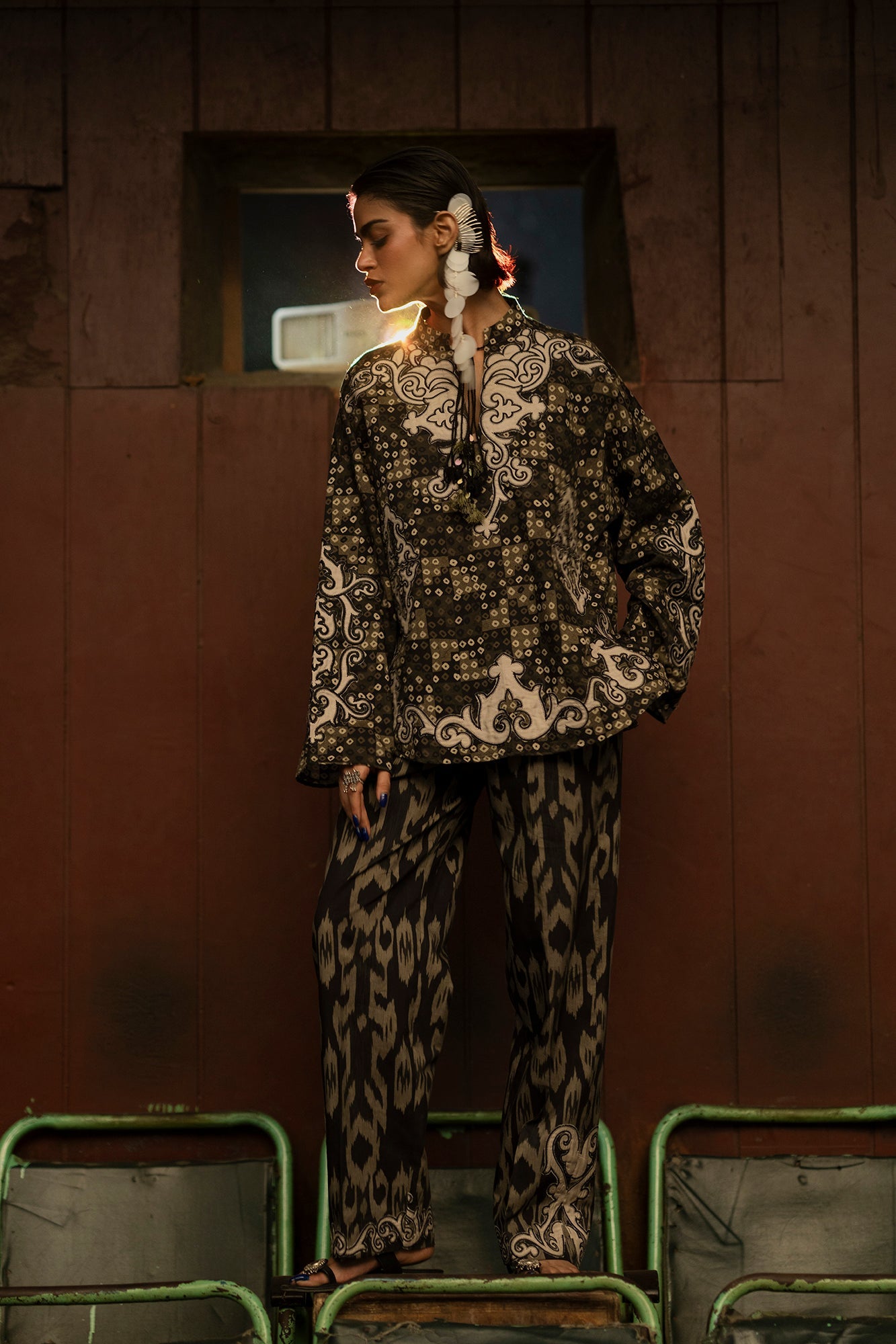 EMBROIDERED SUIT (E0602/119/901)