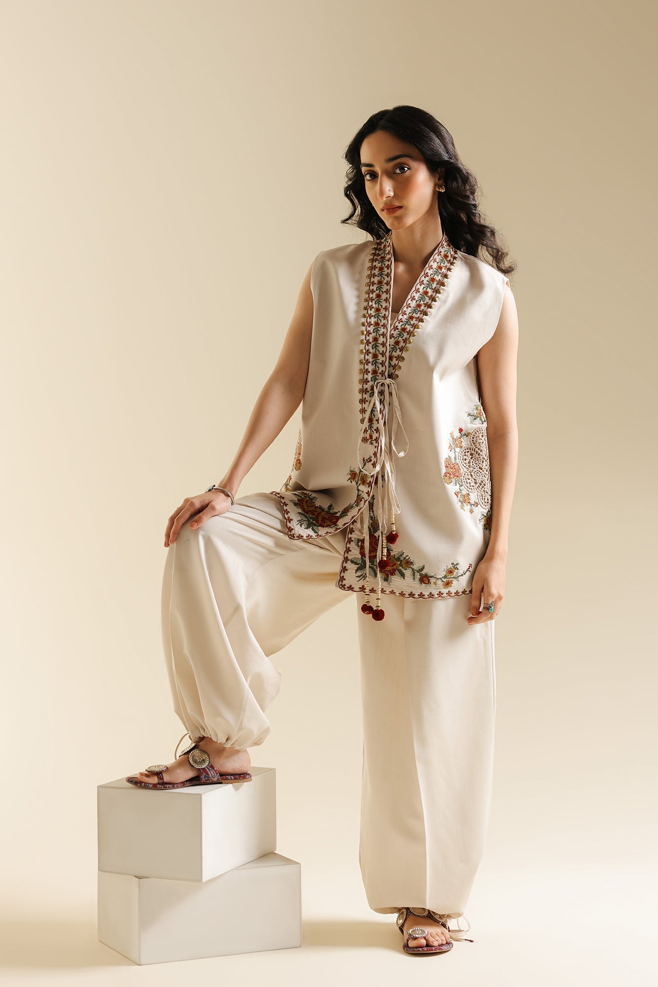 EMBROIDERED SUIT (E0612/119/006)