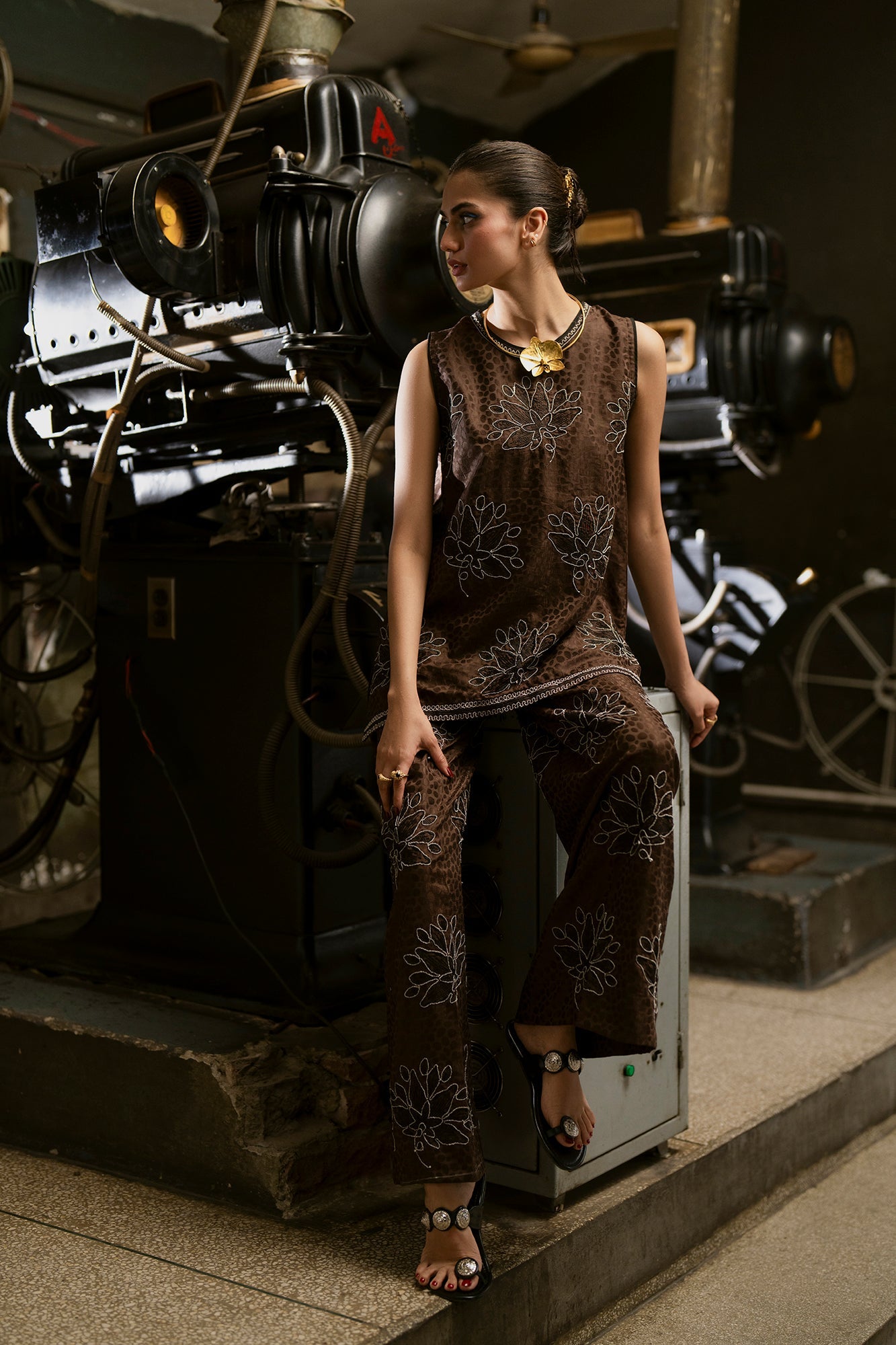 EMBROIDERED SUIT (E0619/119/116)