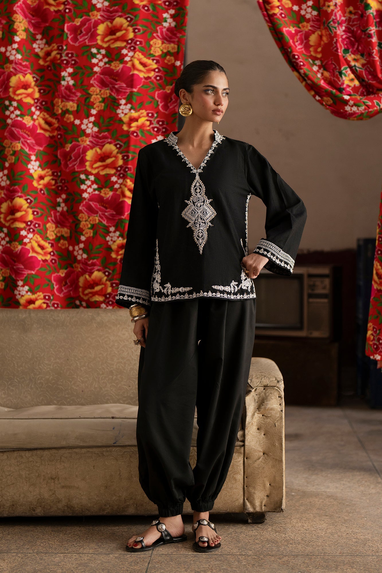 EMBROIDERED TOP (E0629/119/901)