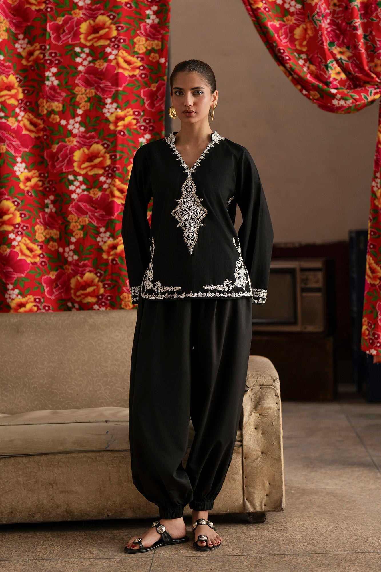 EMBROIDERED TOP (E0629/119/901)