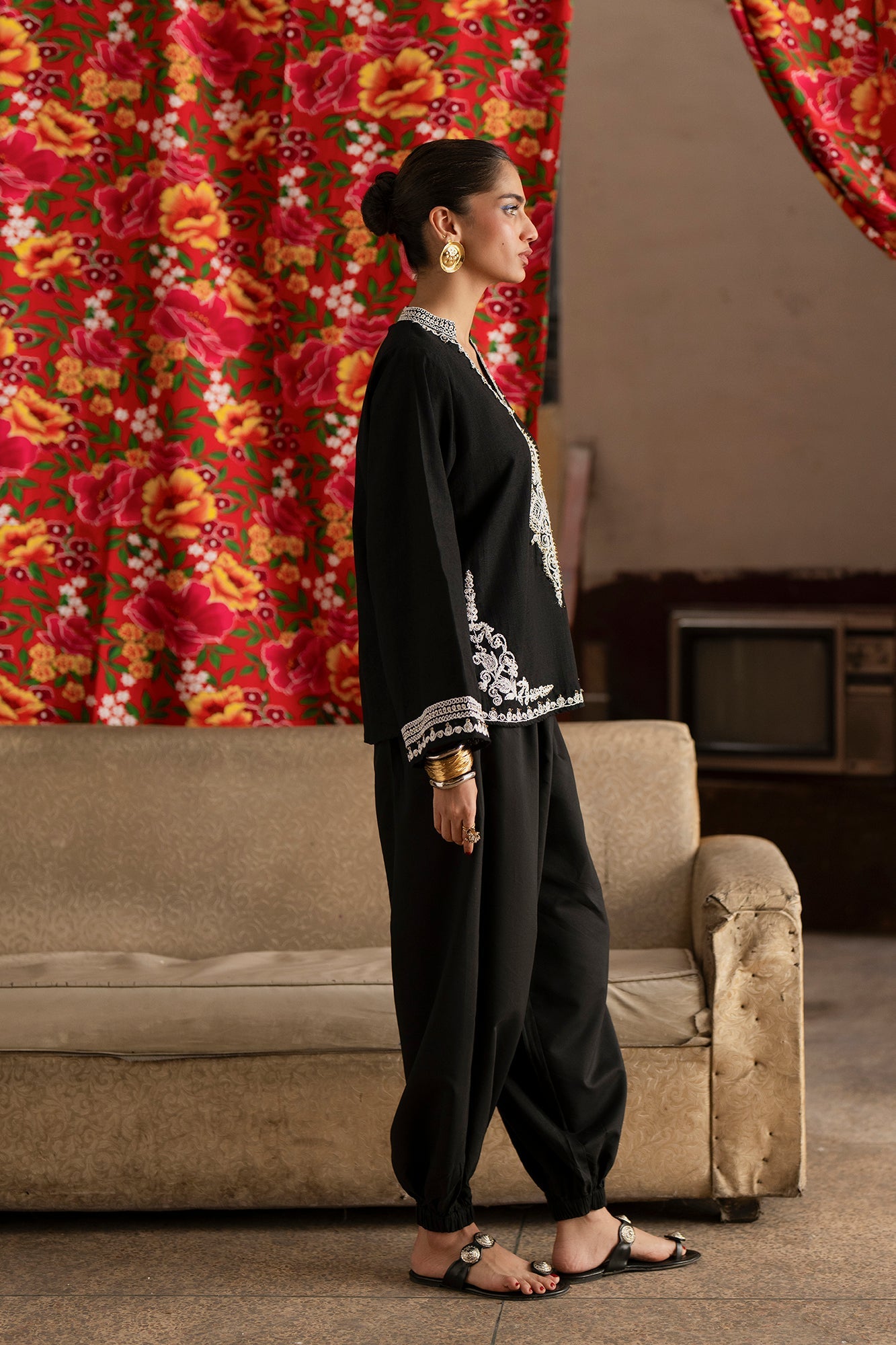 EMBROIDERED TOP (E0629/119/901)