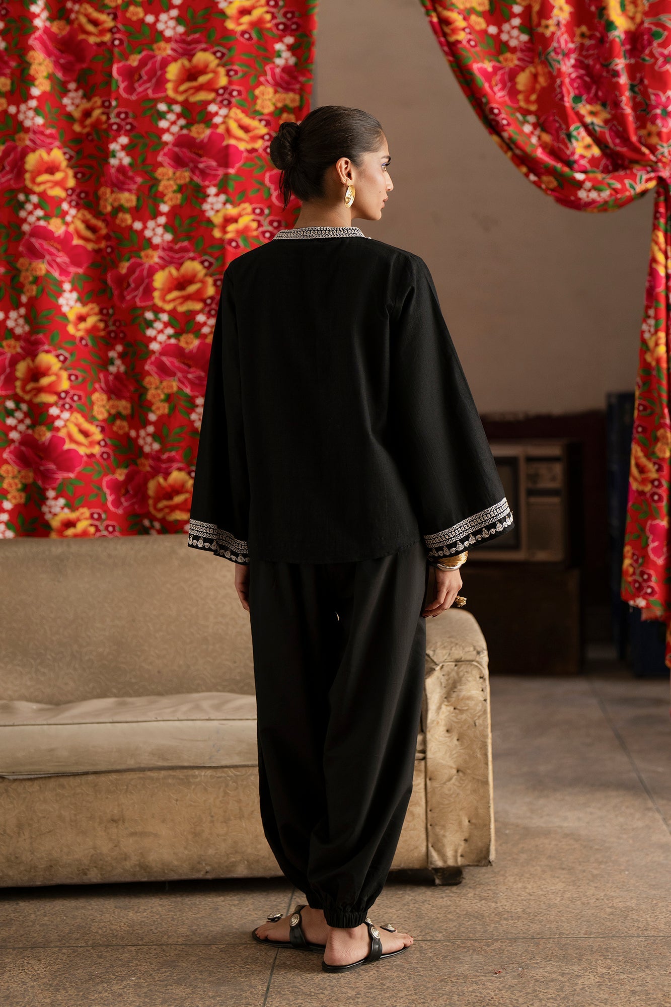 EMBROIDERED TOP (E0629/119/901)