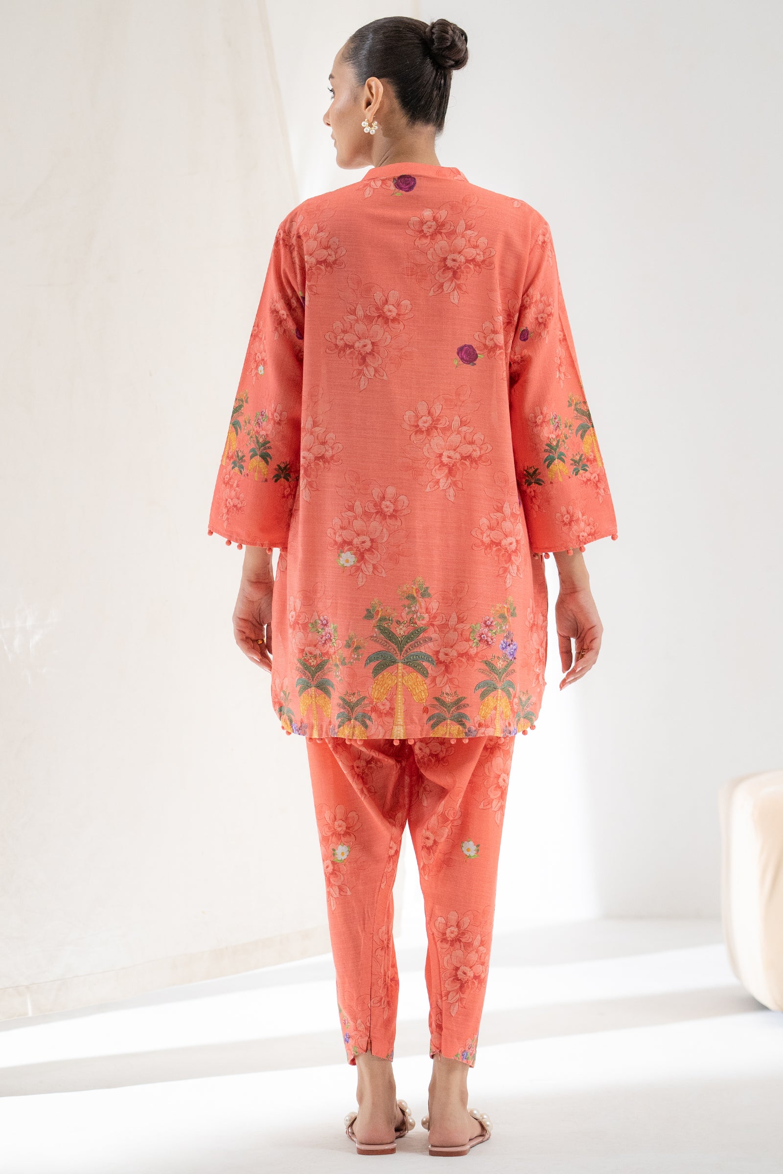 https://cdn.shopify.com/s/files/1/0568/3308/1529/files/E06488-PH0-5.jpg?v=1761286678