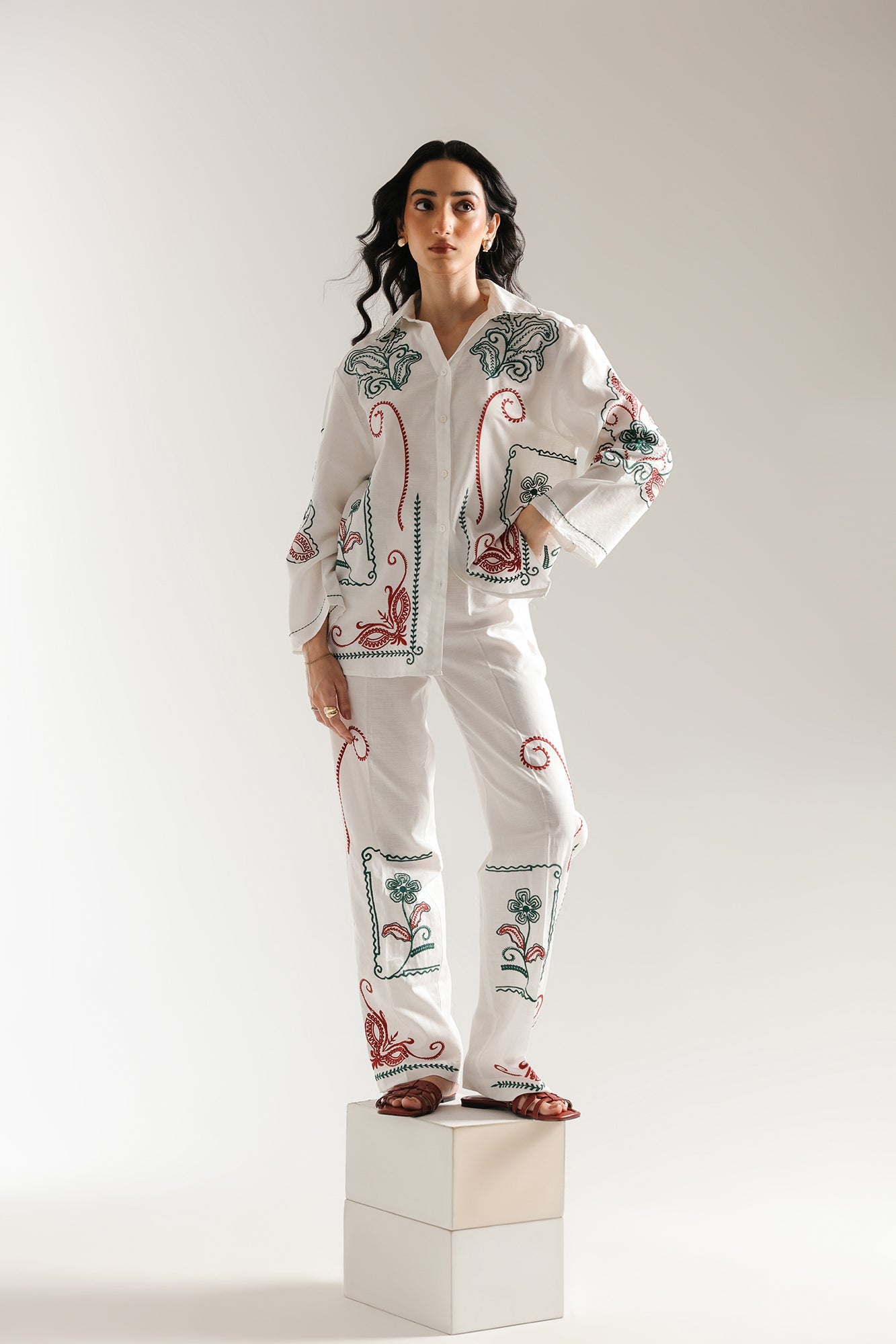 EMBROIDERED SUIT (E0656/106/001)