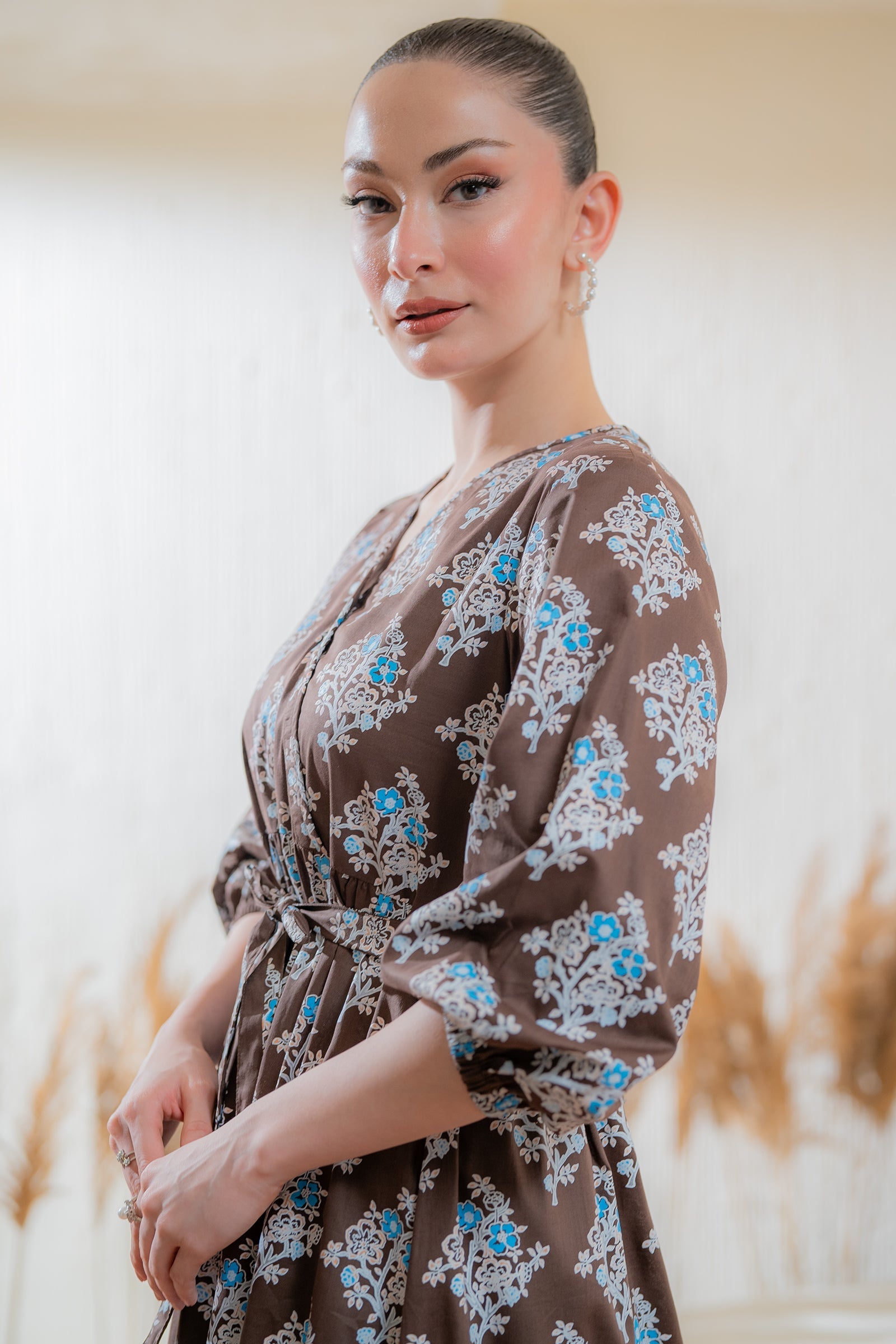 https://cdn.shopify.com/s/files/1/0568/3308/1529/files/E06746-BN0_4.jpg?v=1747895296