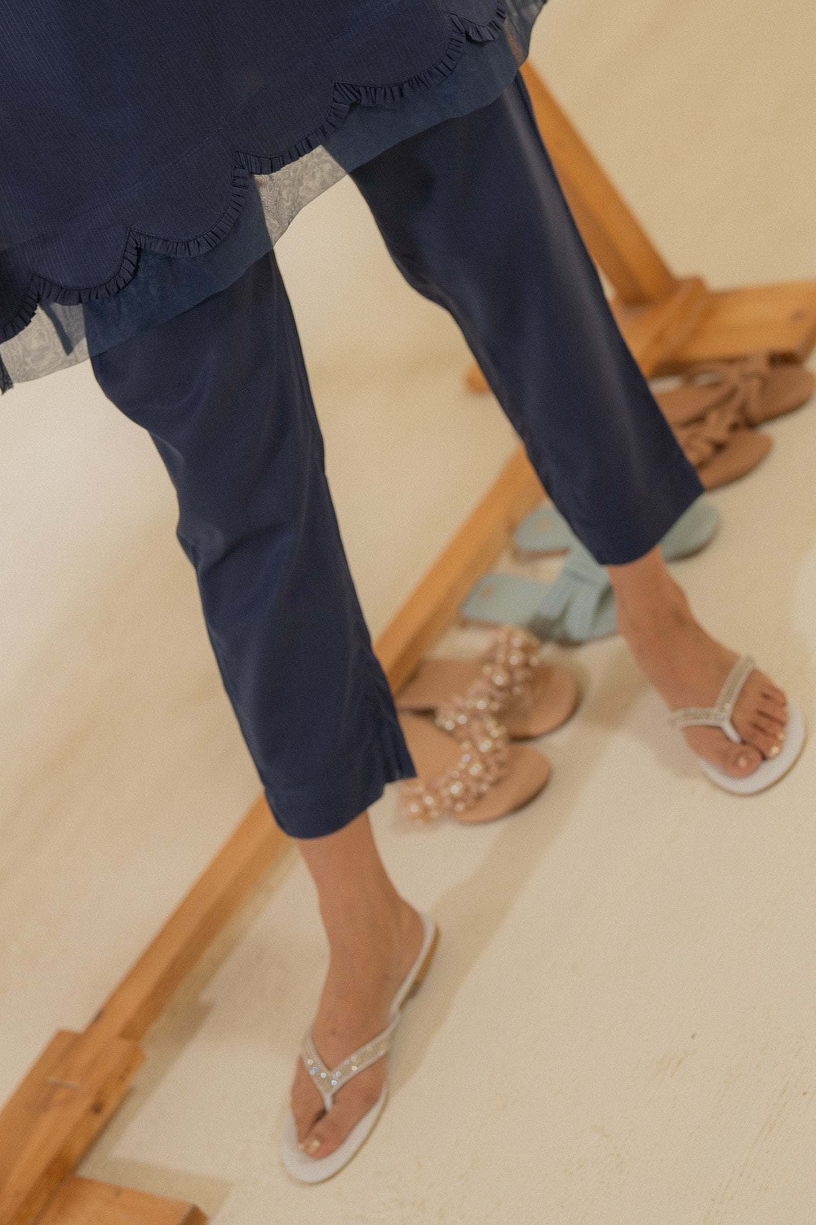 https://cdn.shopify.com/s/files/1/0568/3308/1529/files/E06804-NV0-4.jpg?v=1752834592