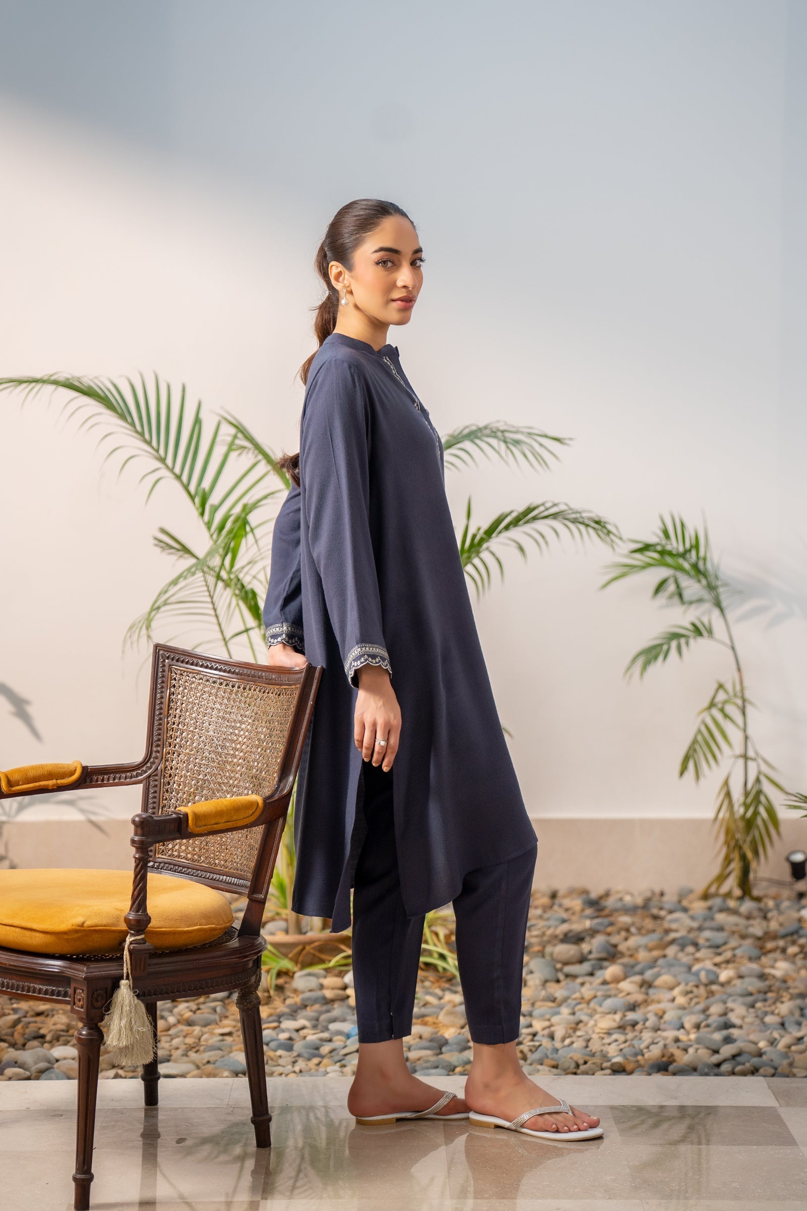 https://cdn.shopify.com/s/files/1/0568/3308/1529/files/E06984-BL0-4.jpg?v=1764946153