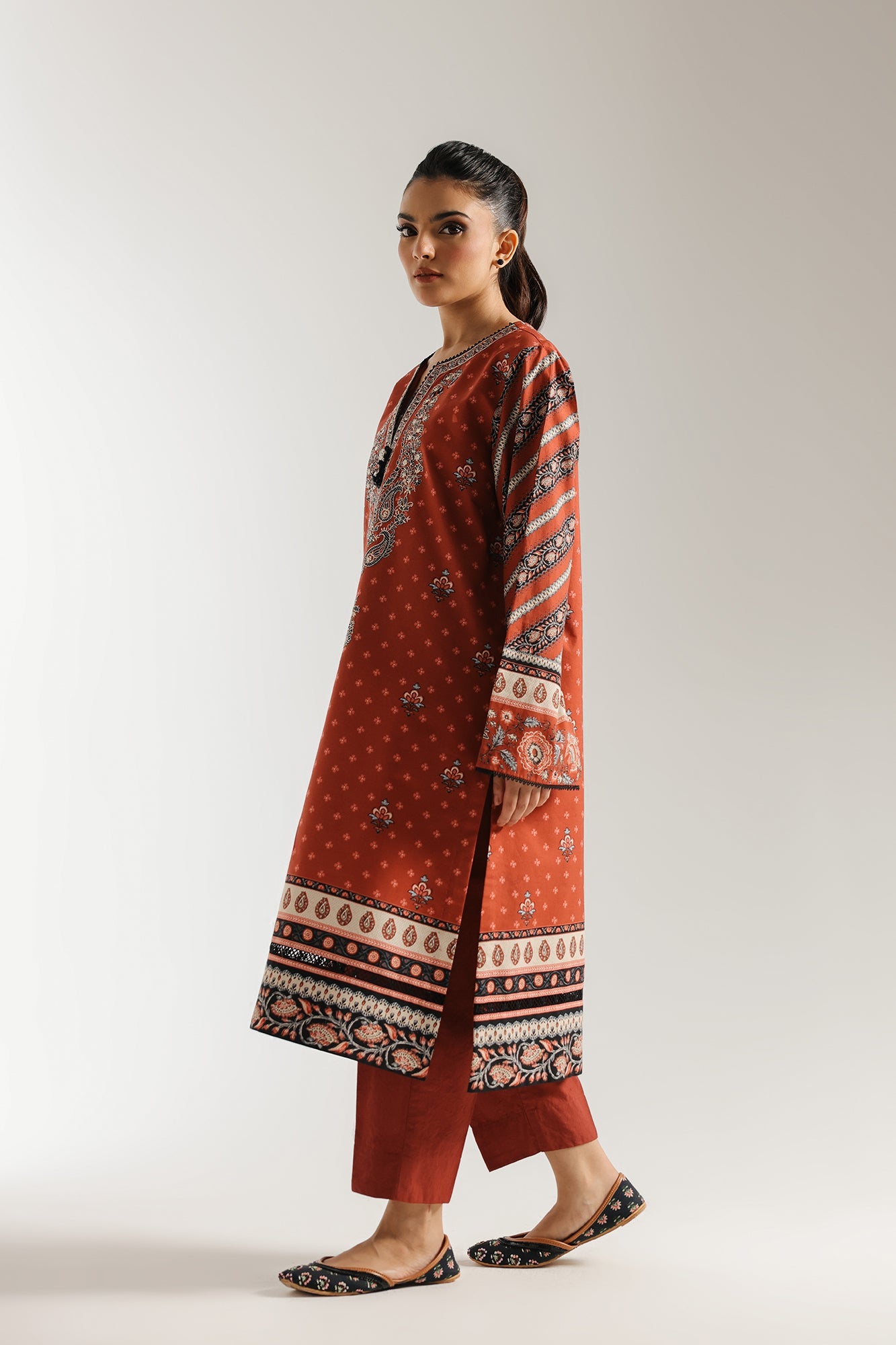 EMBROIDERED SUIT (E0711/203/305)