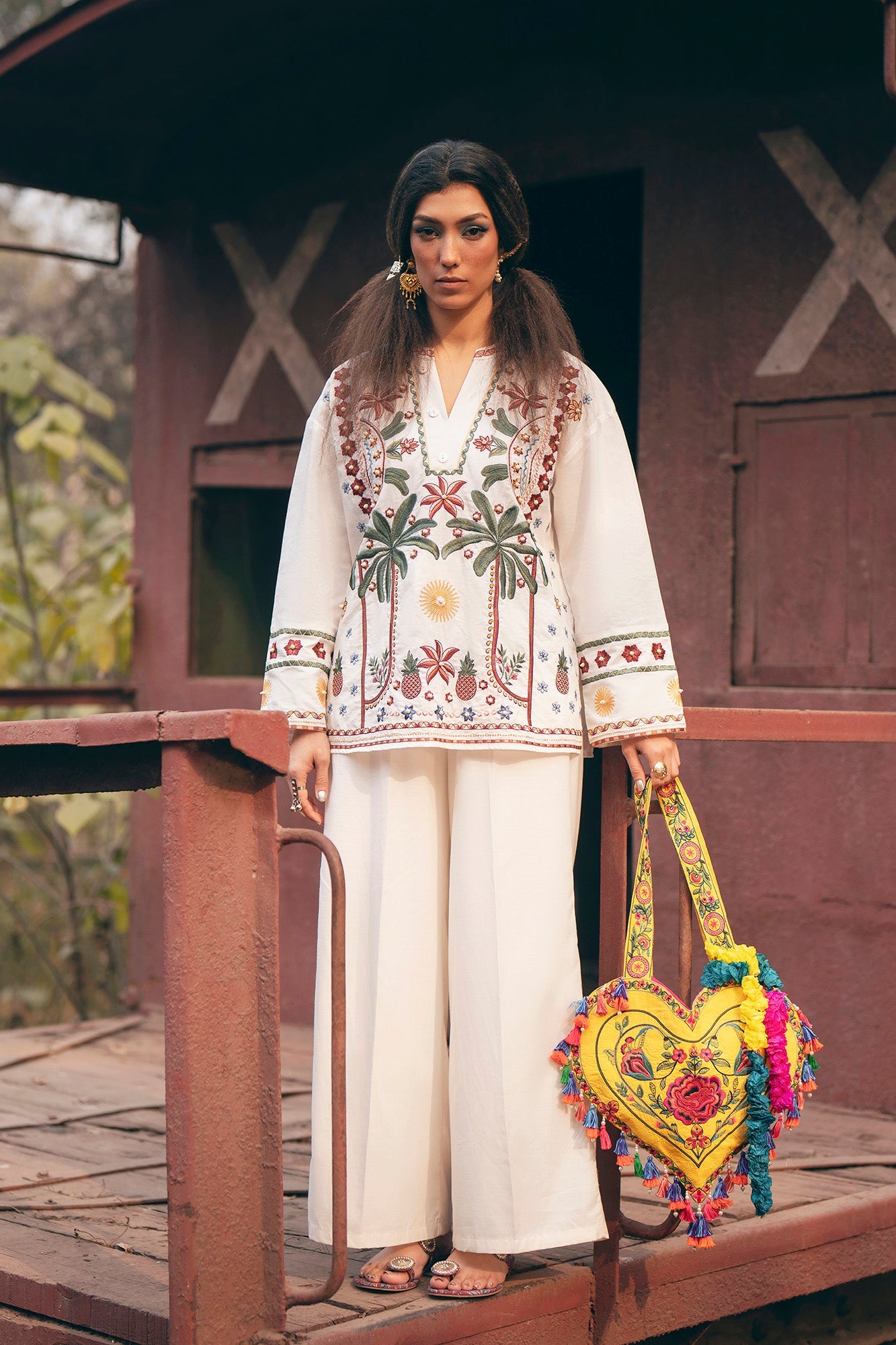 EMBROIDERED SHIRT (E0713/119/002)
