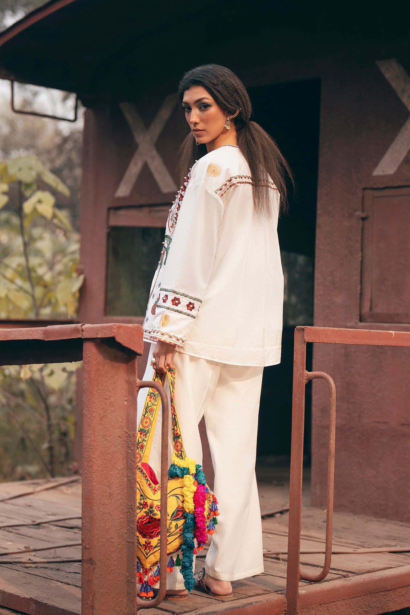 EMBROIDERED SHIRT (E0713/119/002)