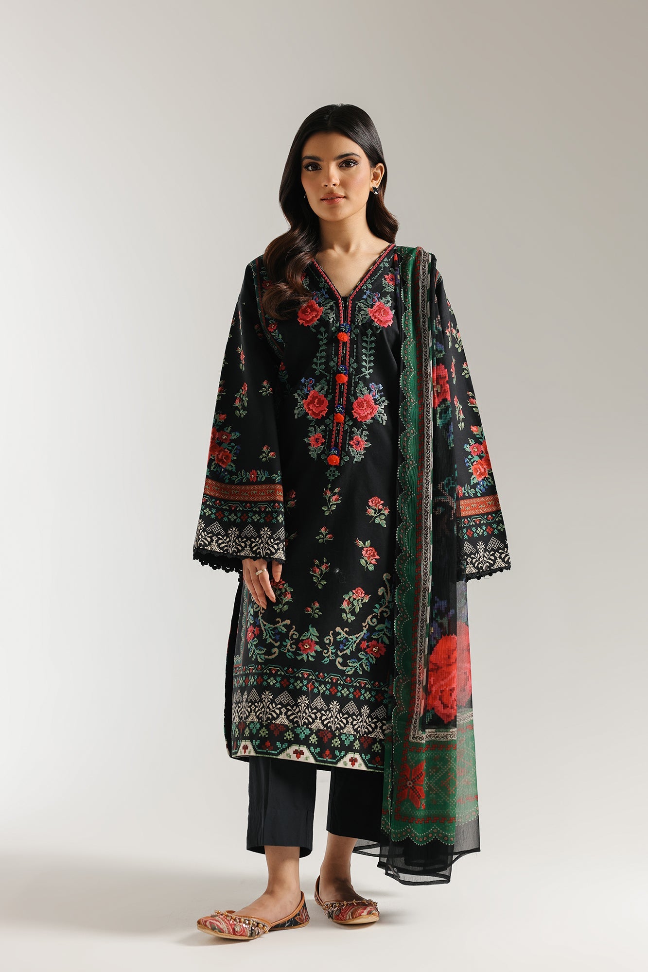 EMBROIDERED SUIT (E0716/203/902)