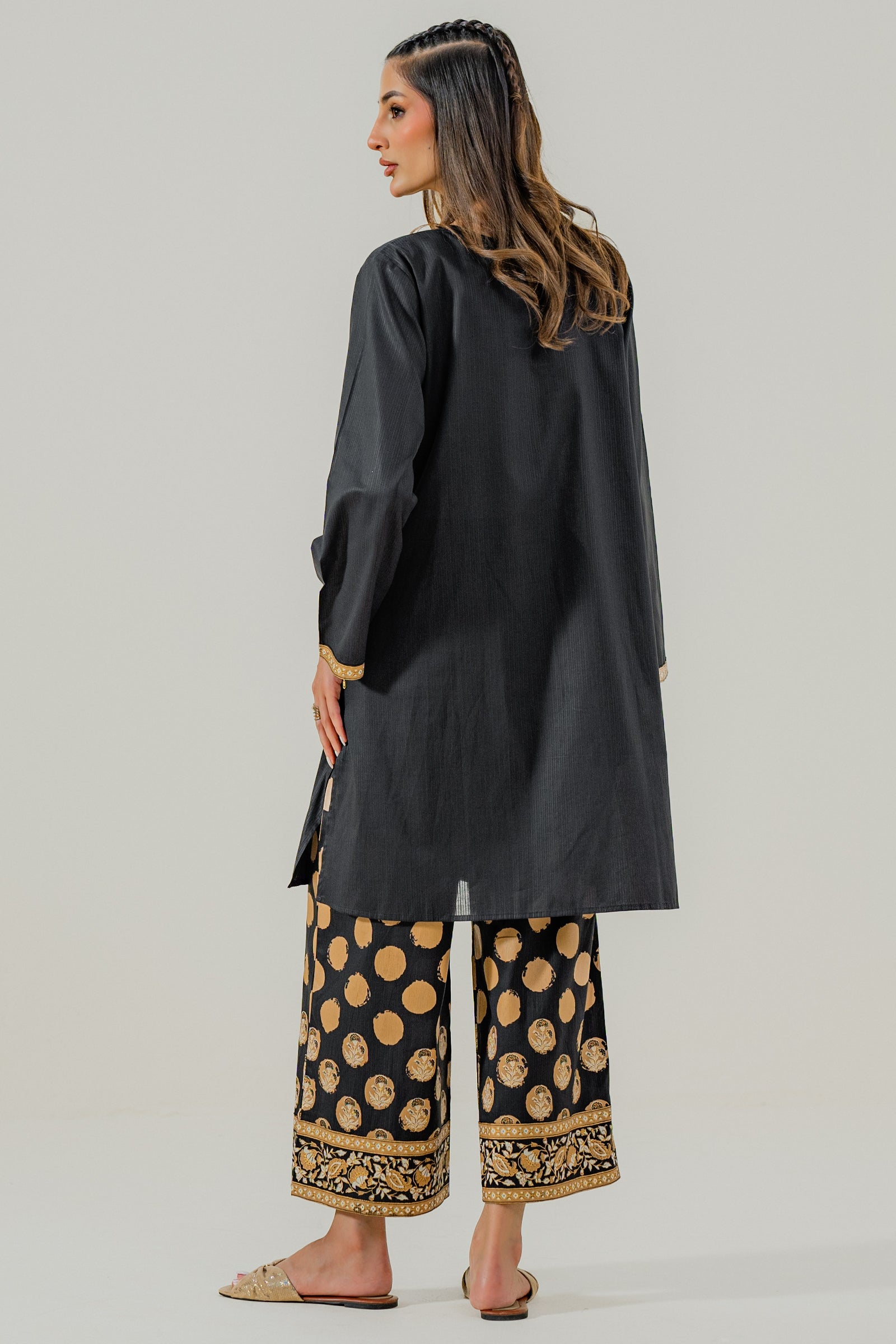 https://cdn.shopify.com/s/files/1/0568/3308/1529/files/E07163-BK0-6.jpg?v=1781337357