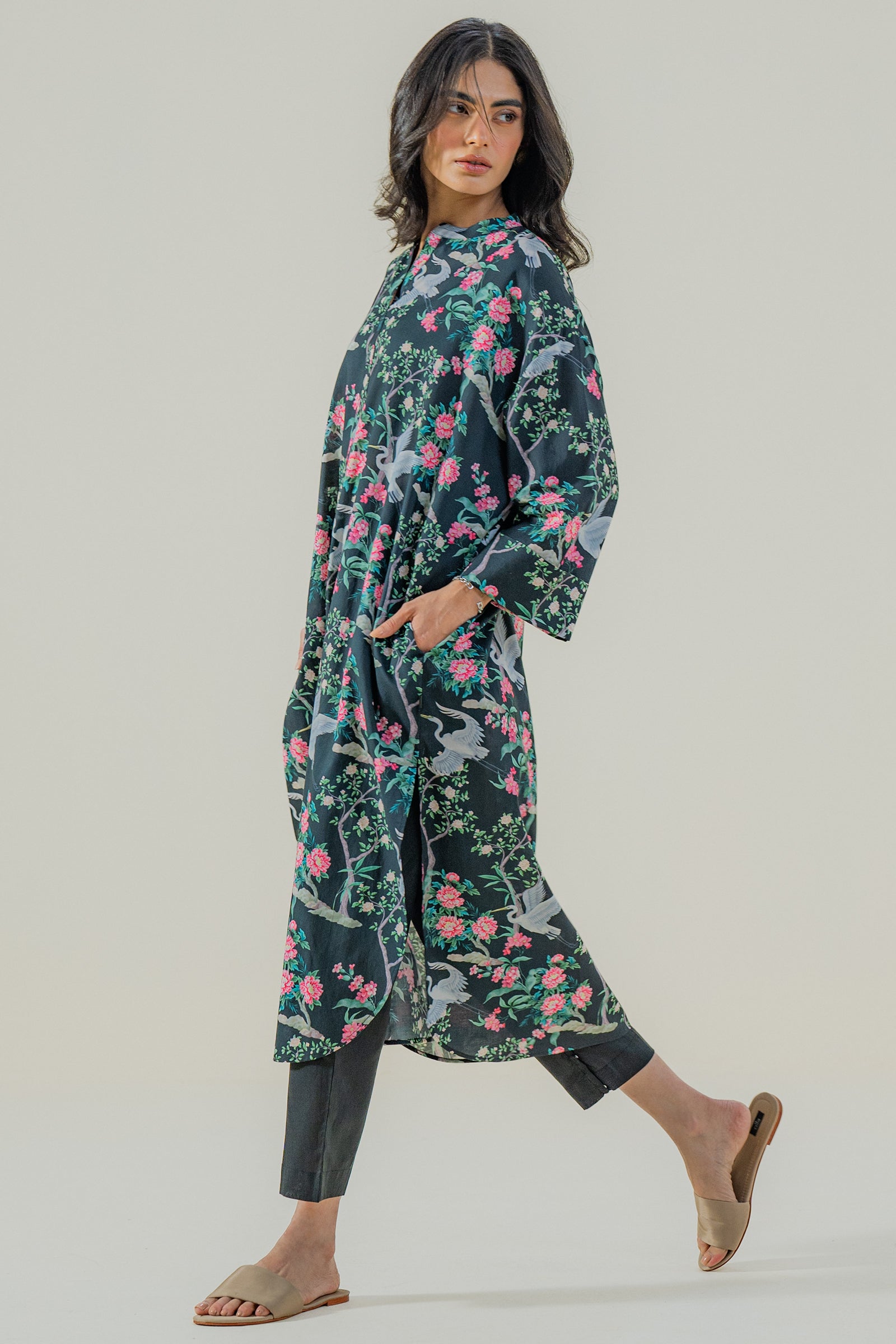 https://cdn.shopify.com/s/files/1/0568/3308/1529/files/E07171-BK0-2.jpg?v=1780658536