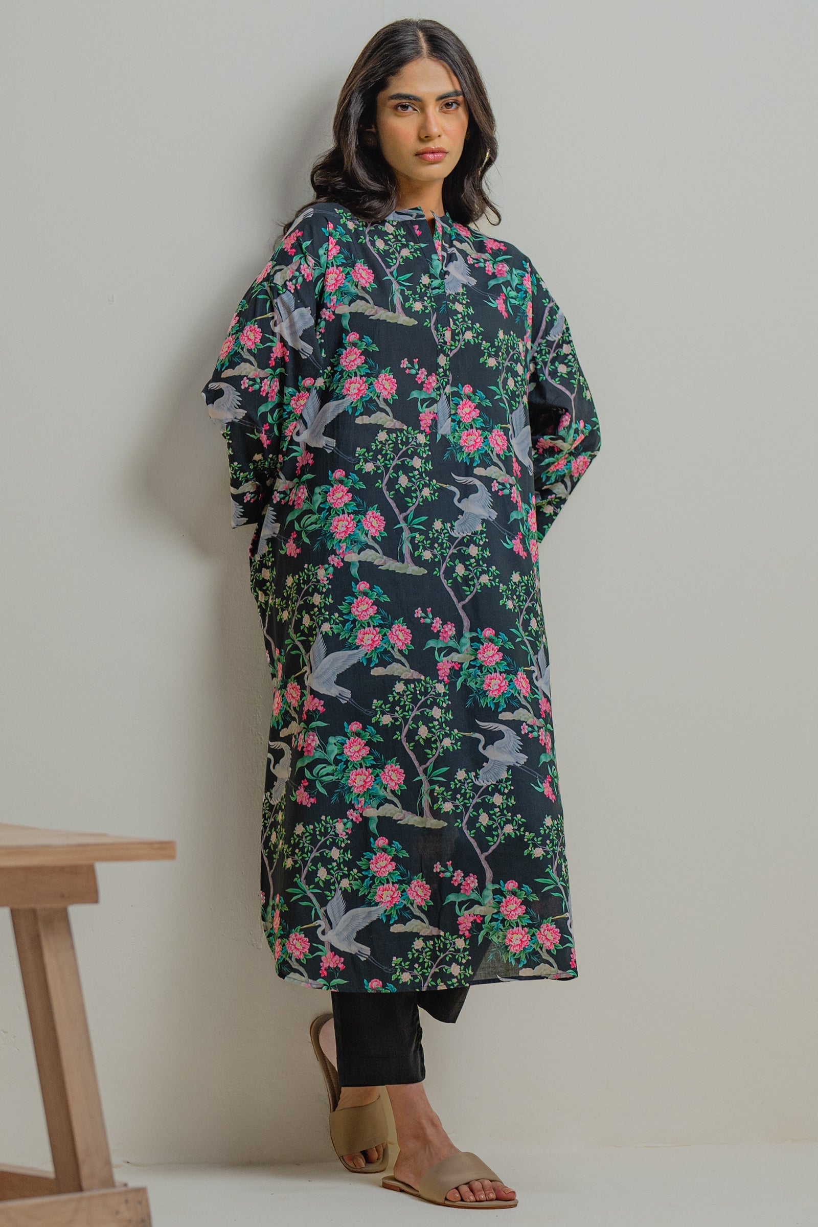 https://cdn.shopify.com/s/files/1/0568/3308/1529/files/E07171-BK0-5.jpg?v=1780658536