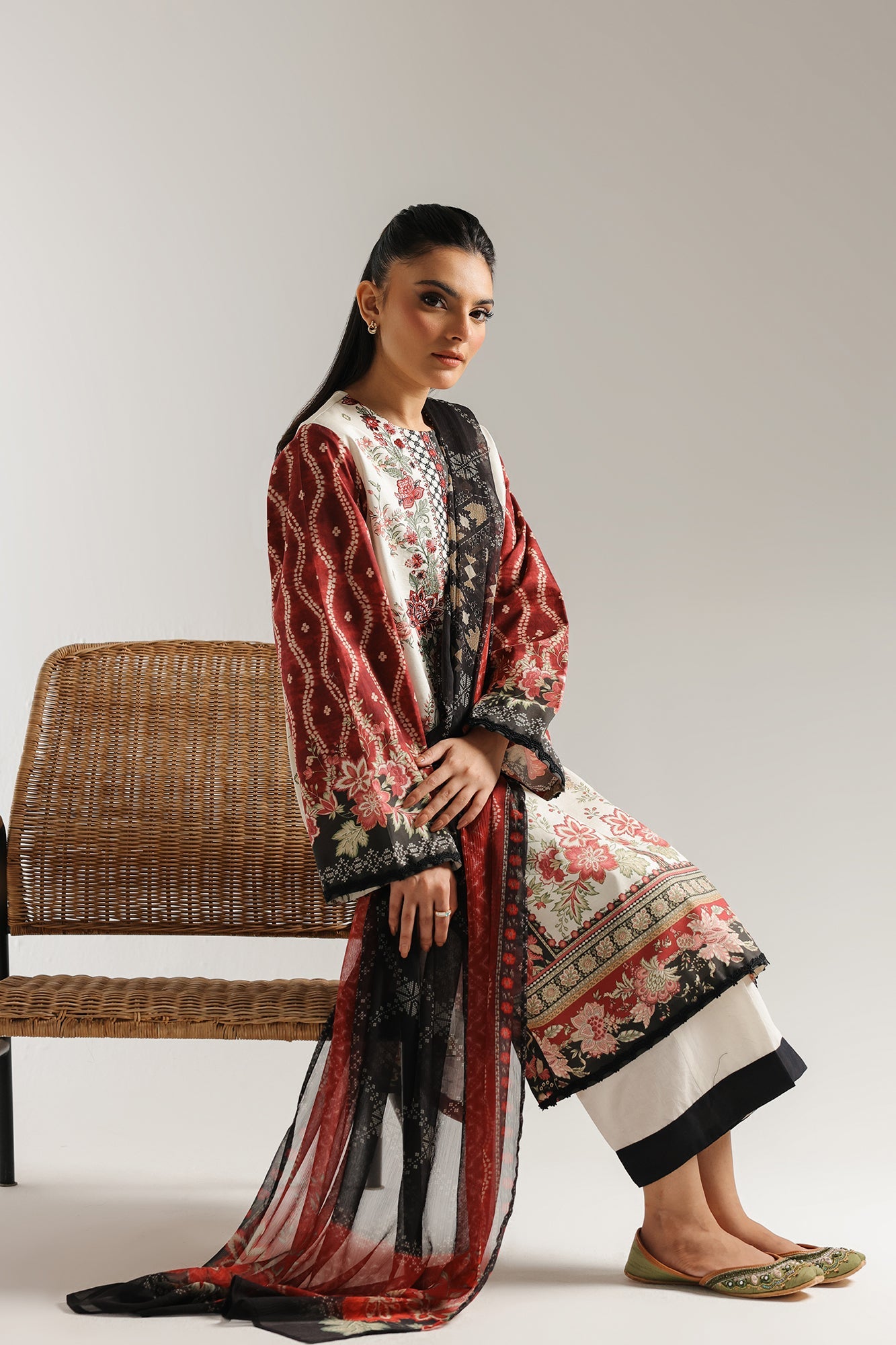 EMBROIDERED SUIT (E0722/203/307)