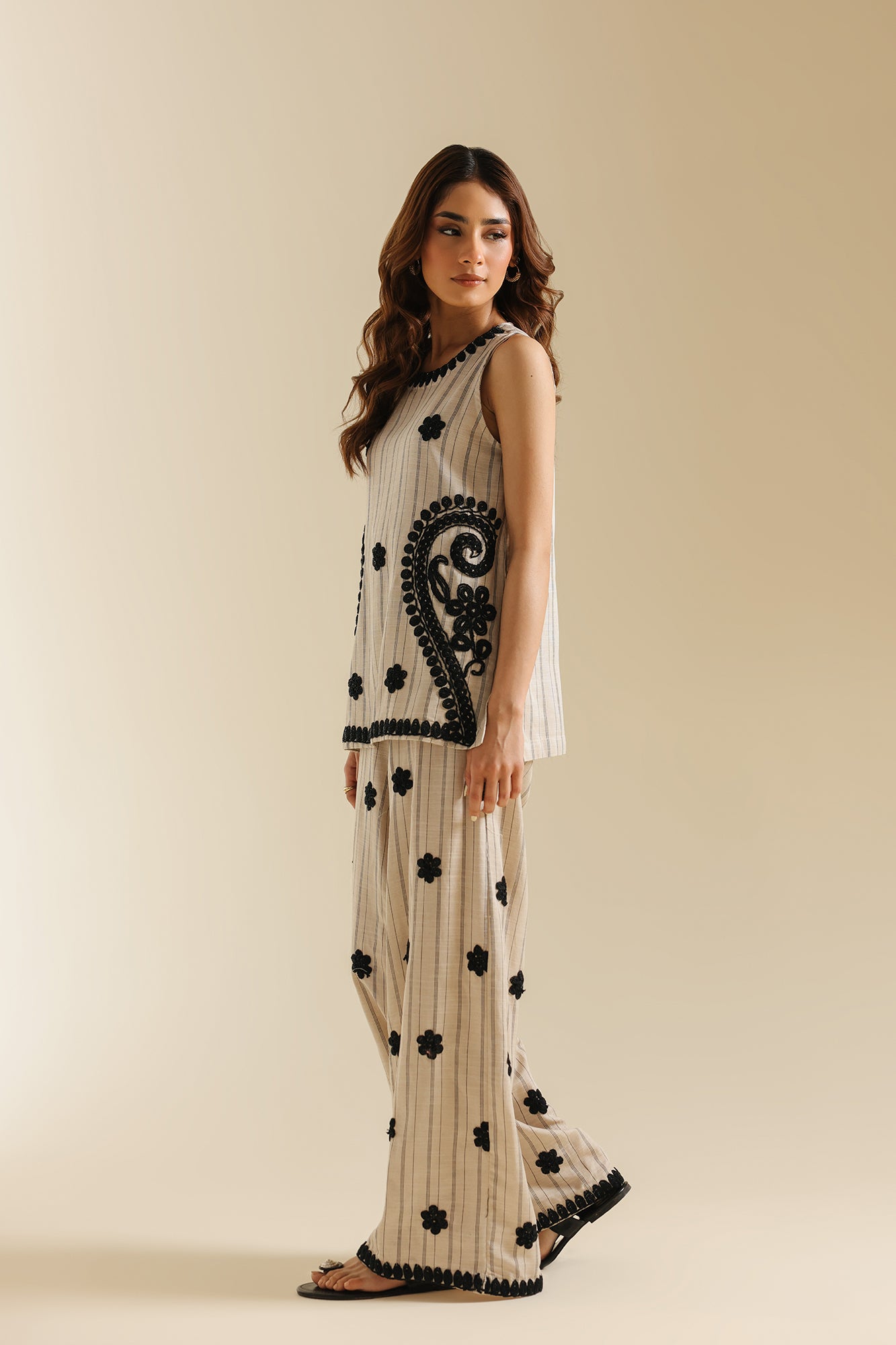 EMBROIDERED SUIT (E0726/119/002)