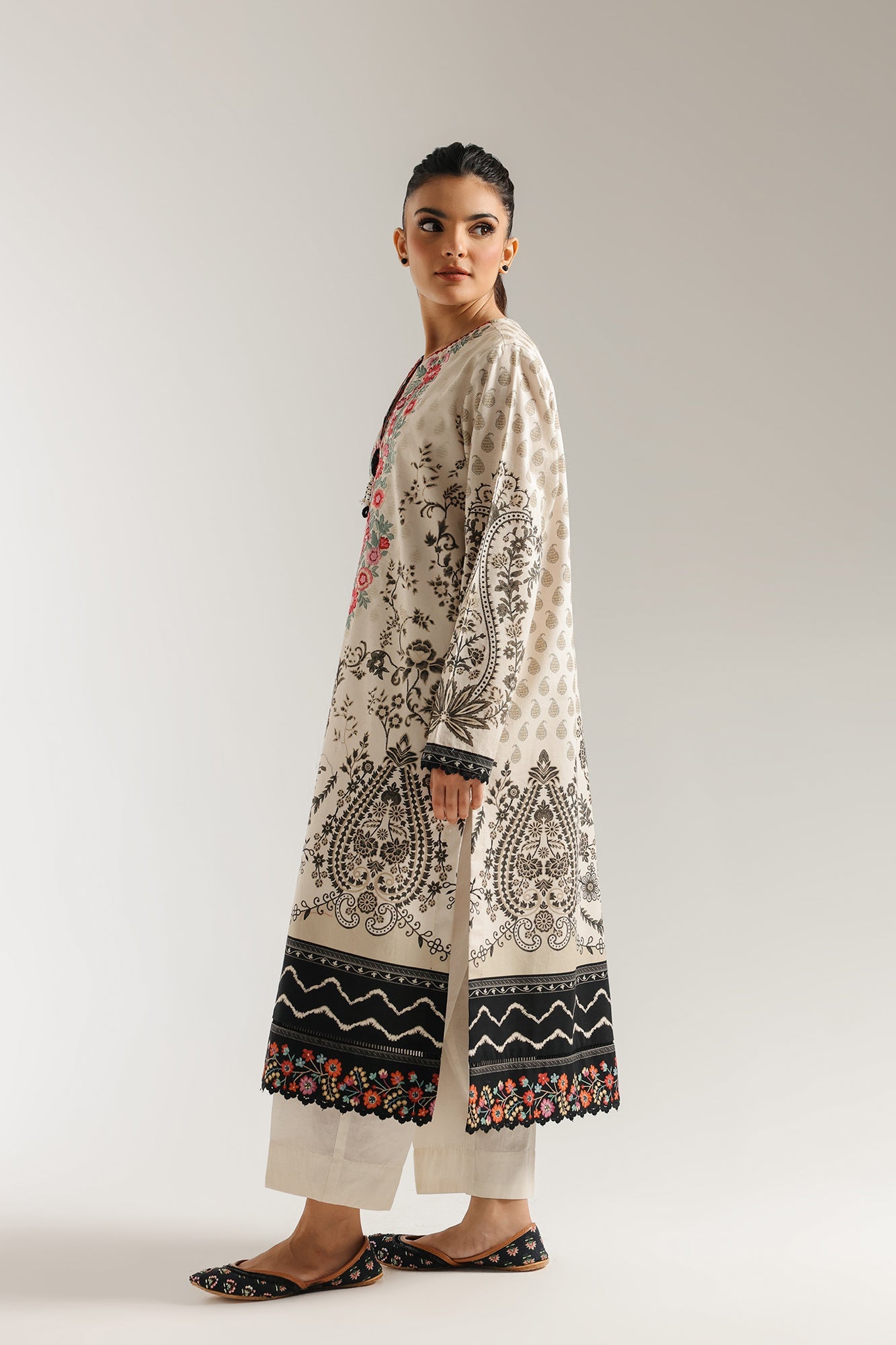 EMBROIDERED SUIT (E0728/203/814)