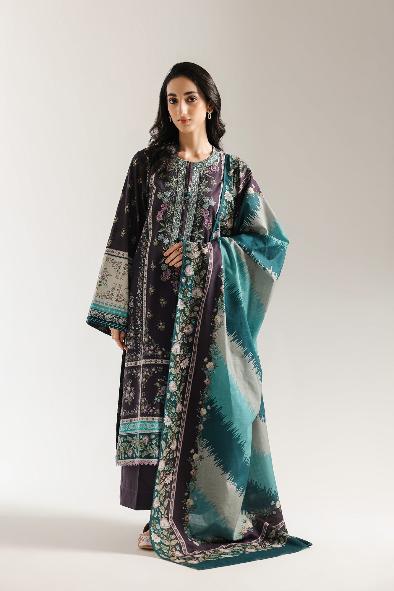 EMBROIDERED SUIT (E0737/203/505)