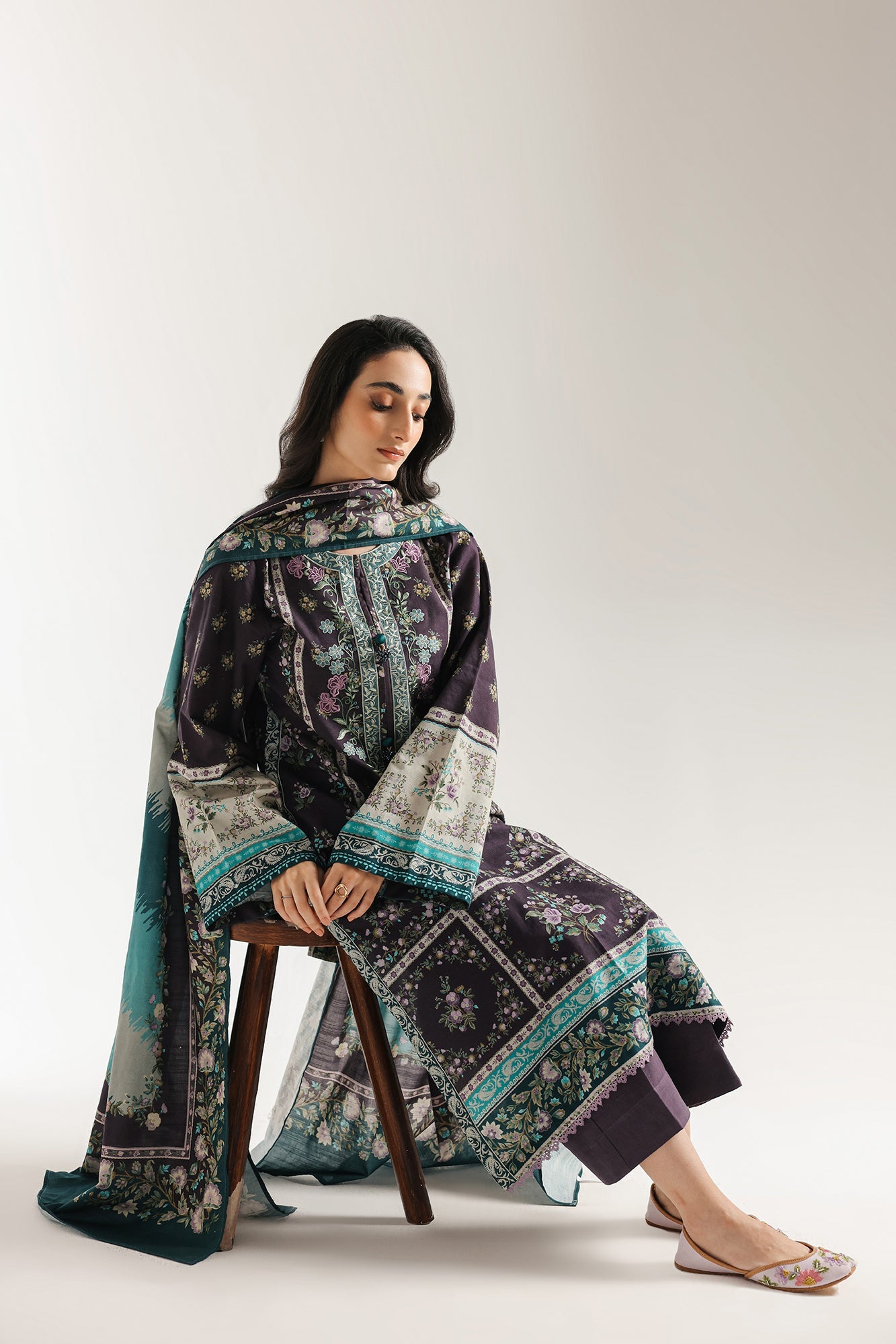 EMBROIDERED SUIT (E0737/203/505)