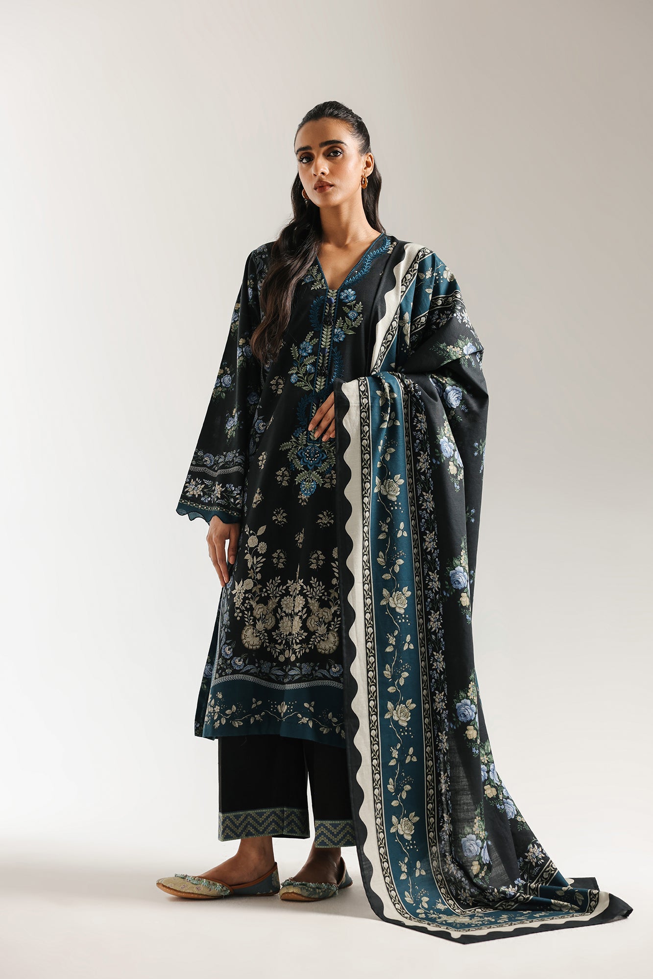 EMBROIDERED SUIT (E0741/203/902)